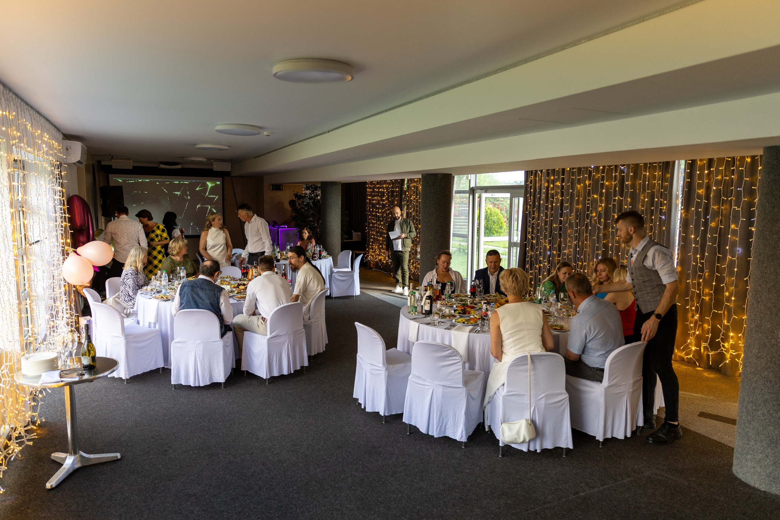 Юбилей Татьяны в ресторане. Профессиональный интерьерный и репортажный фотограф Минск и РБ. Максим Орлов