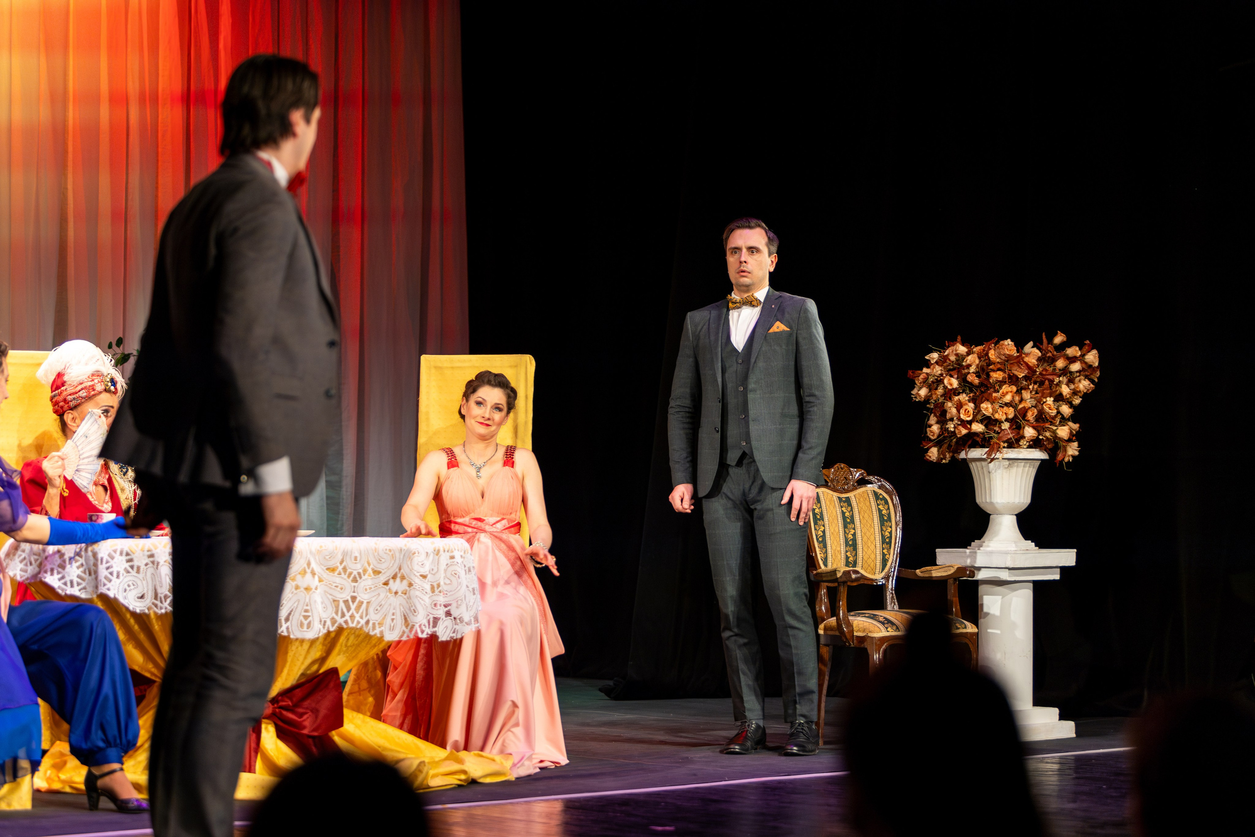 Новый театр «Как важно быть серьезным». Профессиональный интерьерный и репортажный фотограф Минск и РБ. Максим Орлов