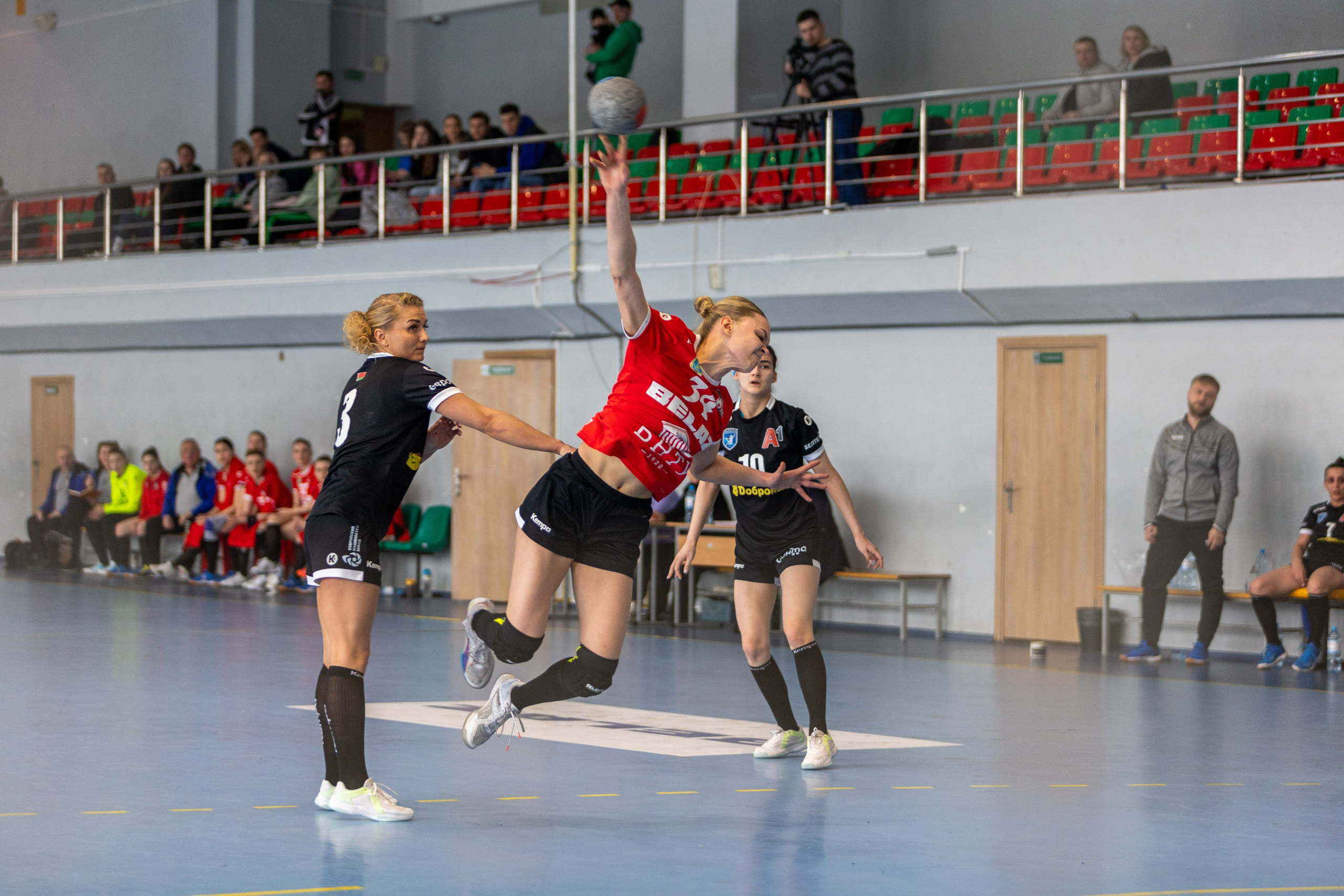 Гандбол. БНТУ — Березина. Профессиональный интерьерный и репортажный фотограф Минск и РБ. Максим Орлов