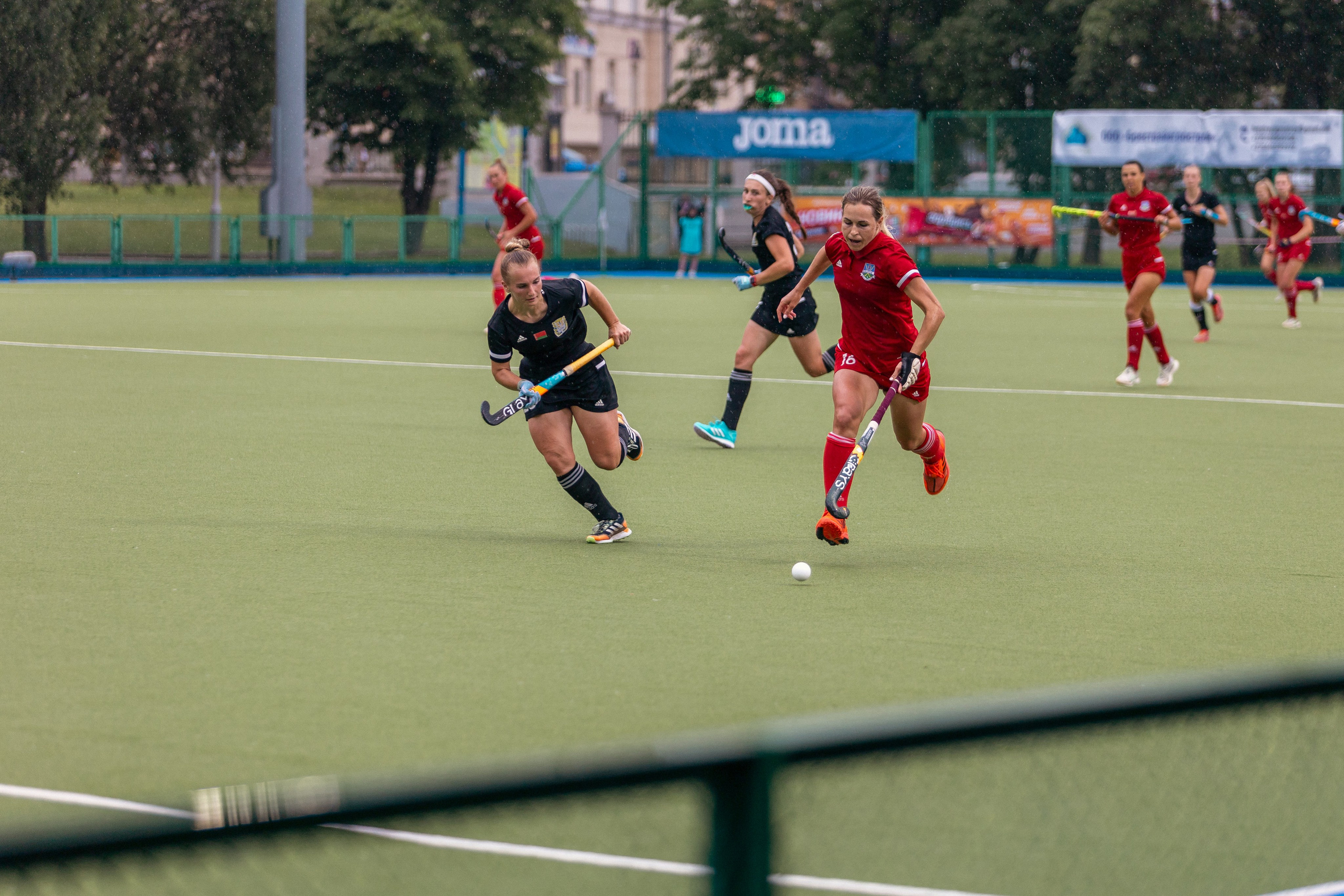 Хоккей на траве. Девушки. ХК Минск — ХК Виктория (Смолевичи) 10.06.2024. Профессиональный интерьерный и репортажный фотограф Минск и РБ. Максим Орлов