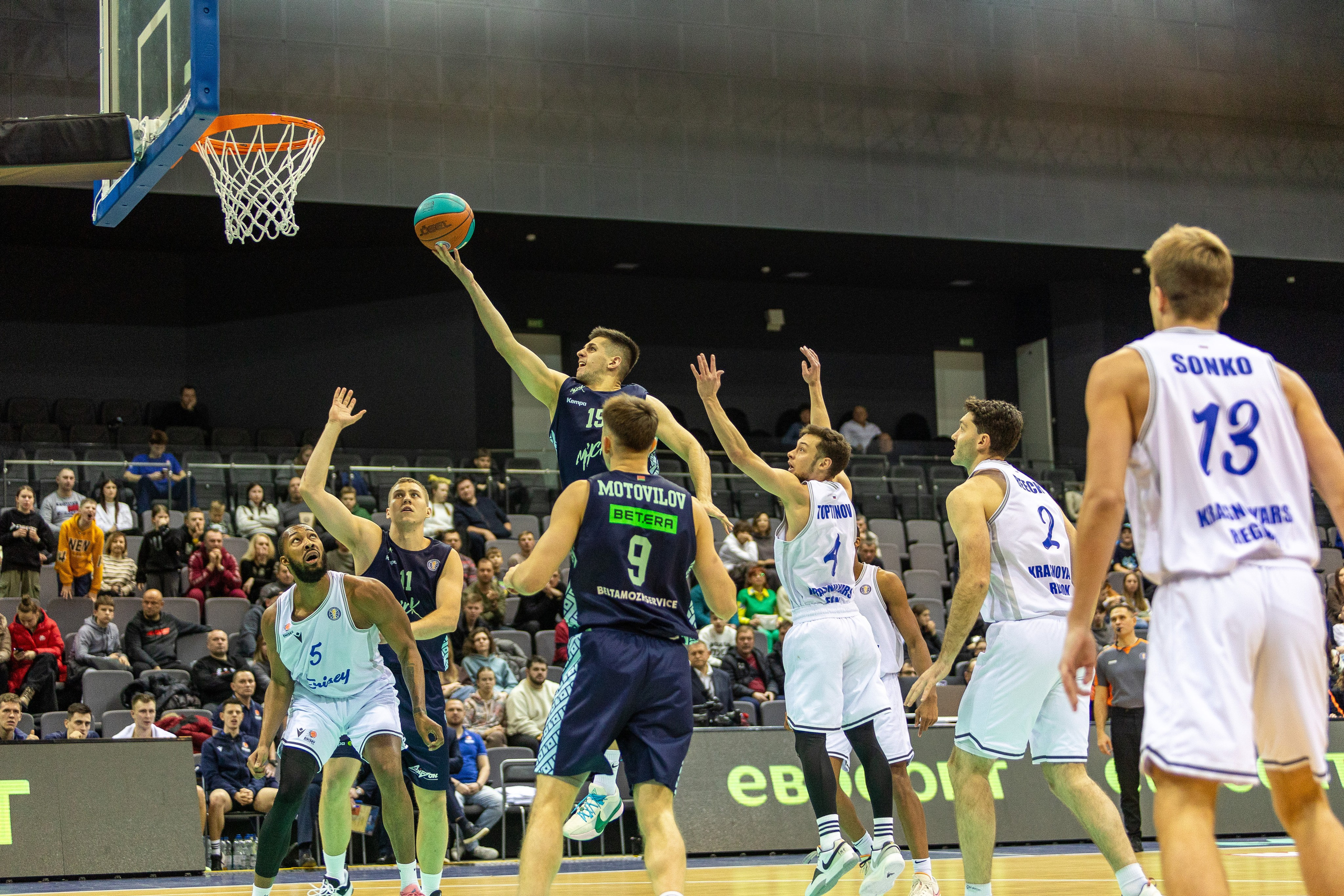 Баскетбол. Лучшие кадры. Минск — Енисей. 11.12.2023. Профессиональный интерьерный и репортажный фотограф Минск и РБ. Максим Орлов