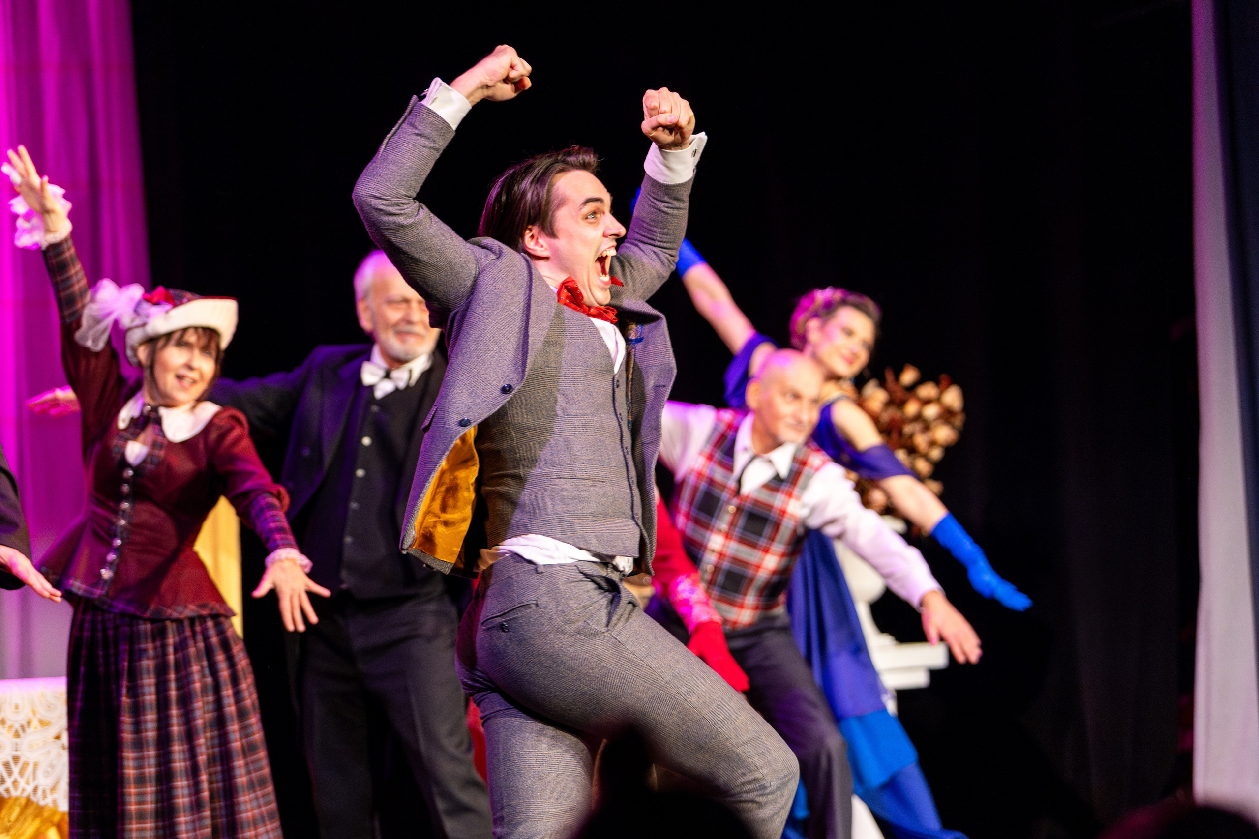 Новый театр «Как важно быть серьезным». Профессиональный интерьерный и репортажный фотограф Минск и РБ. Максим Орлов