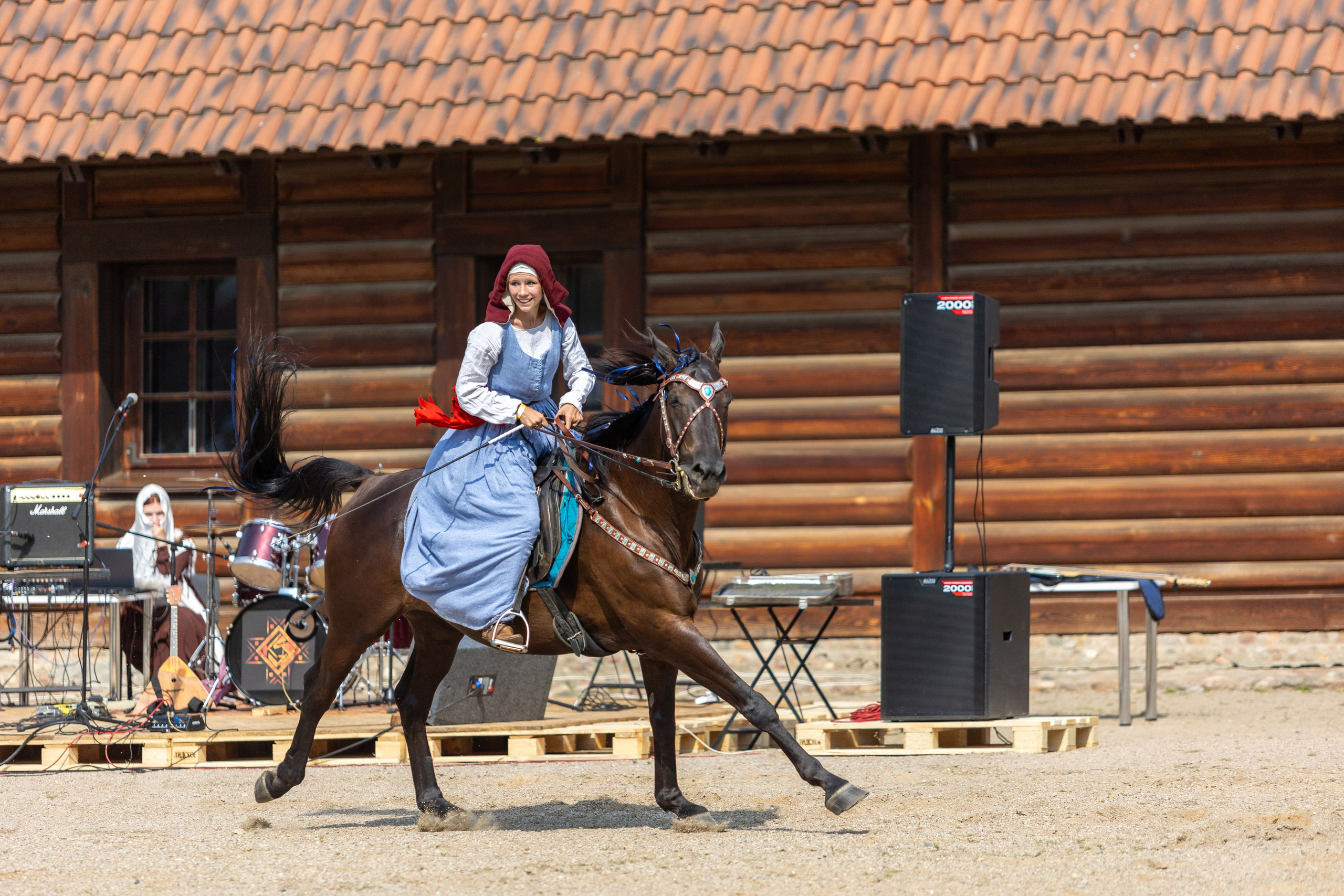 Выступление «Золотой шпоры» на празднике города Лиды. Профессиональный интерьерный и репортажный фотограф Минск и РБ. Максим Орлов
