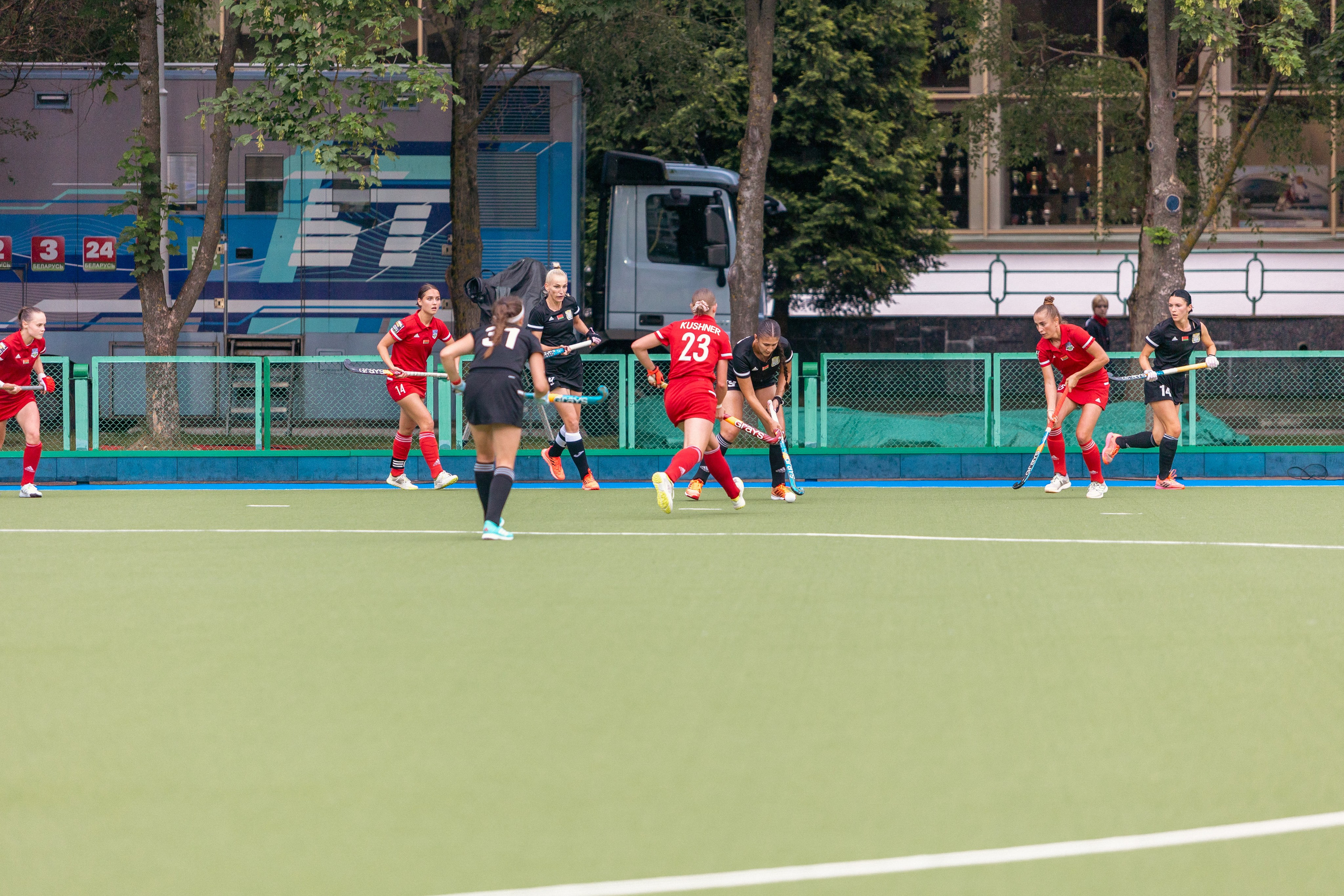 Хоккей на траве. Девушки. ХК Минск — ХК Виктория (Смолевичи) 10.06.2024. Профессиональный интерьерный и репортажный фотограф Минск и РБ. Максим Орлов