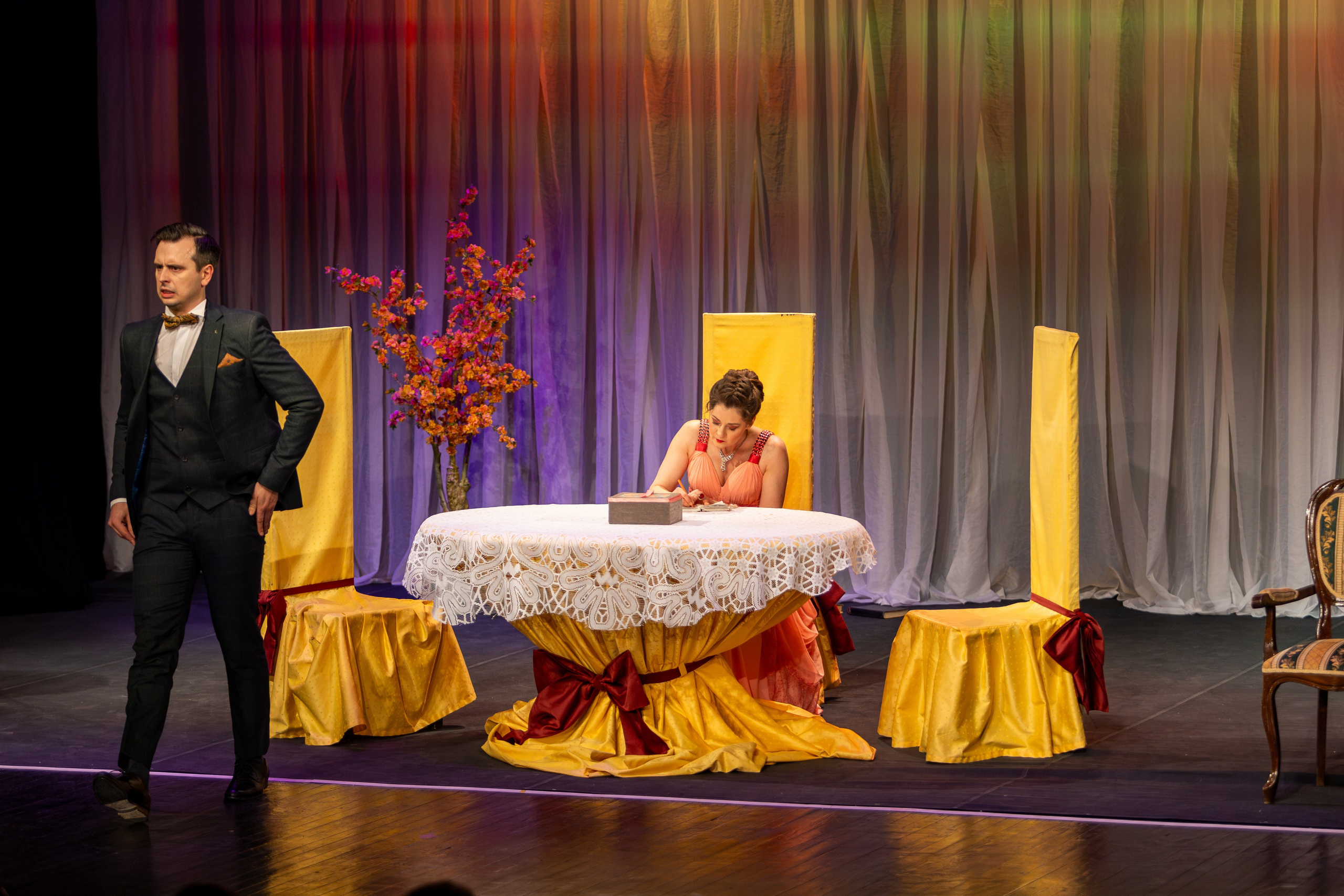 Новый театр «Как важно быть серьезным». Профессиональный интерьерный и репортажный фотограф Минск и РБ. Максим Орлов