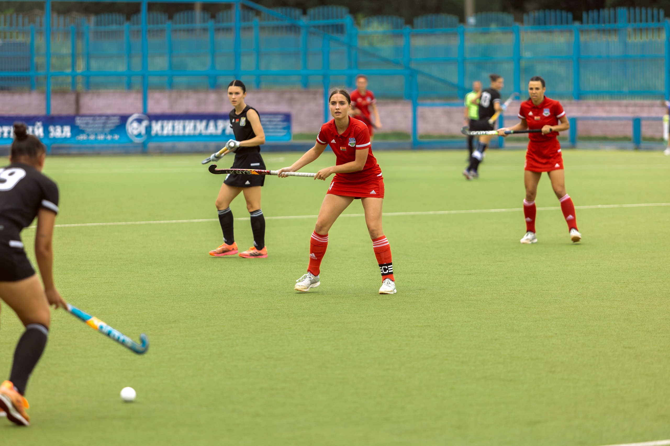 Хоккей на траве. Девушки. Минск — Виктория. 16.06.2024. Профессиональный интерьерный и репортажный фотограф Минск и РБ. Максим Орлов