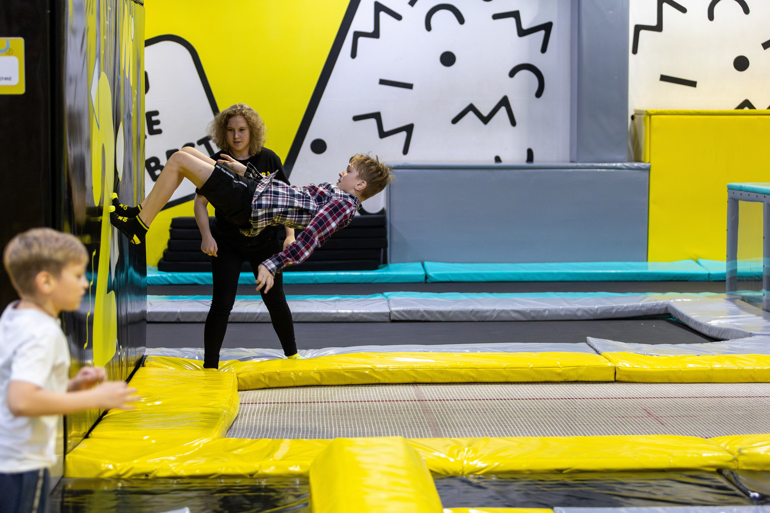 ДР Влада (батутная арена). Профессиональный интерьерный и репортажный фотограф Минск и РБ. Максим Орлов