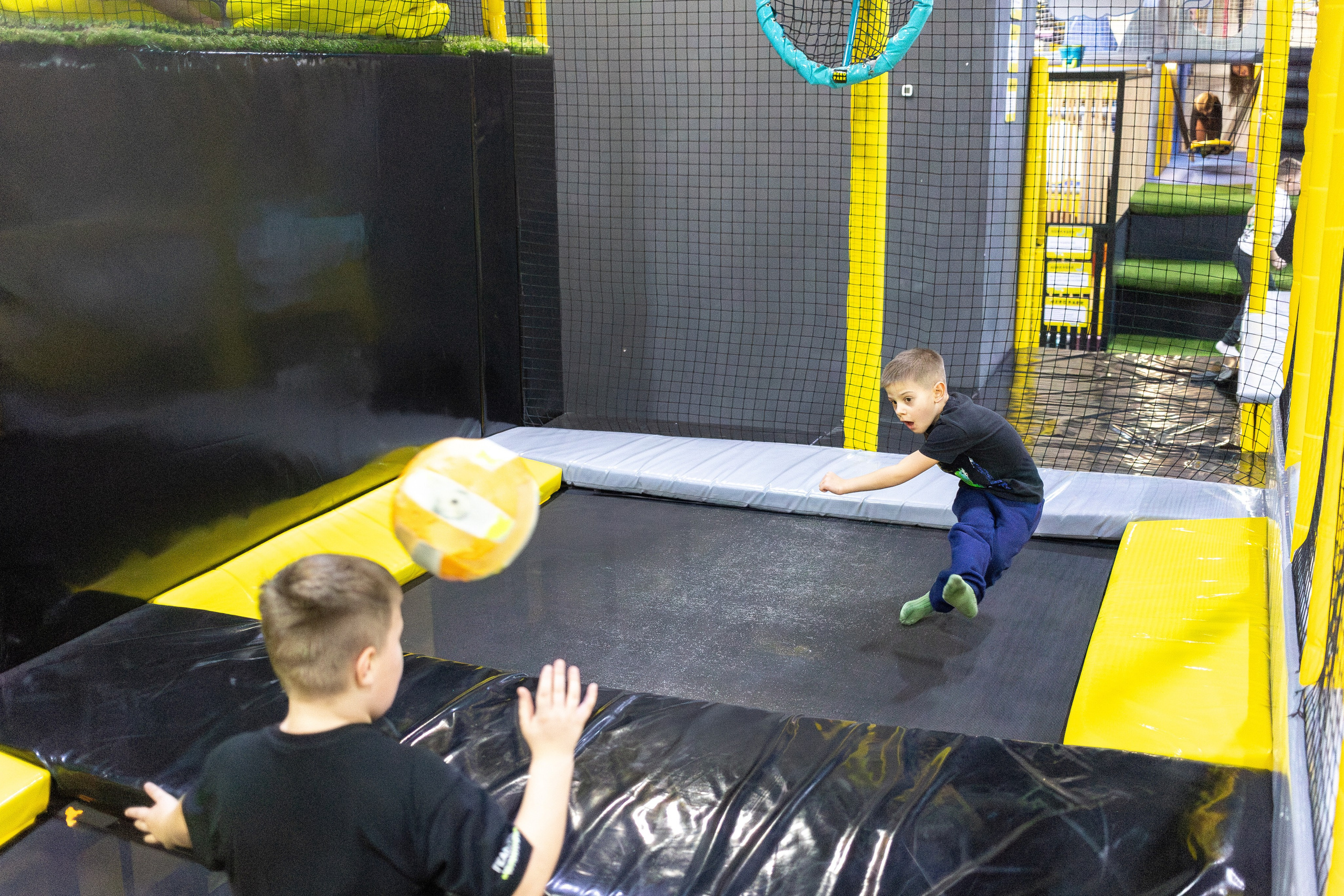 ДР Влада (батутная арена). Профессиональный интерьерный и репортажный фотограф Минск и РБ. Максим Орлов