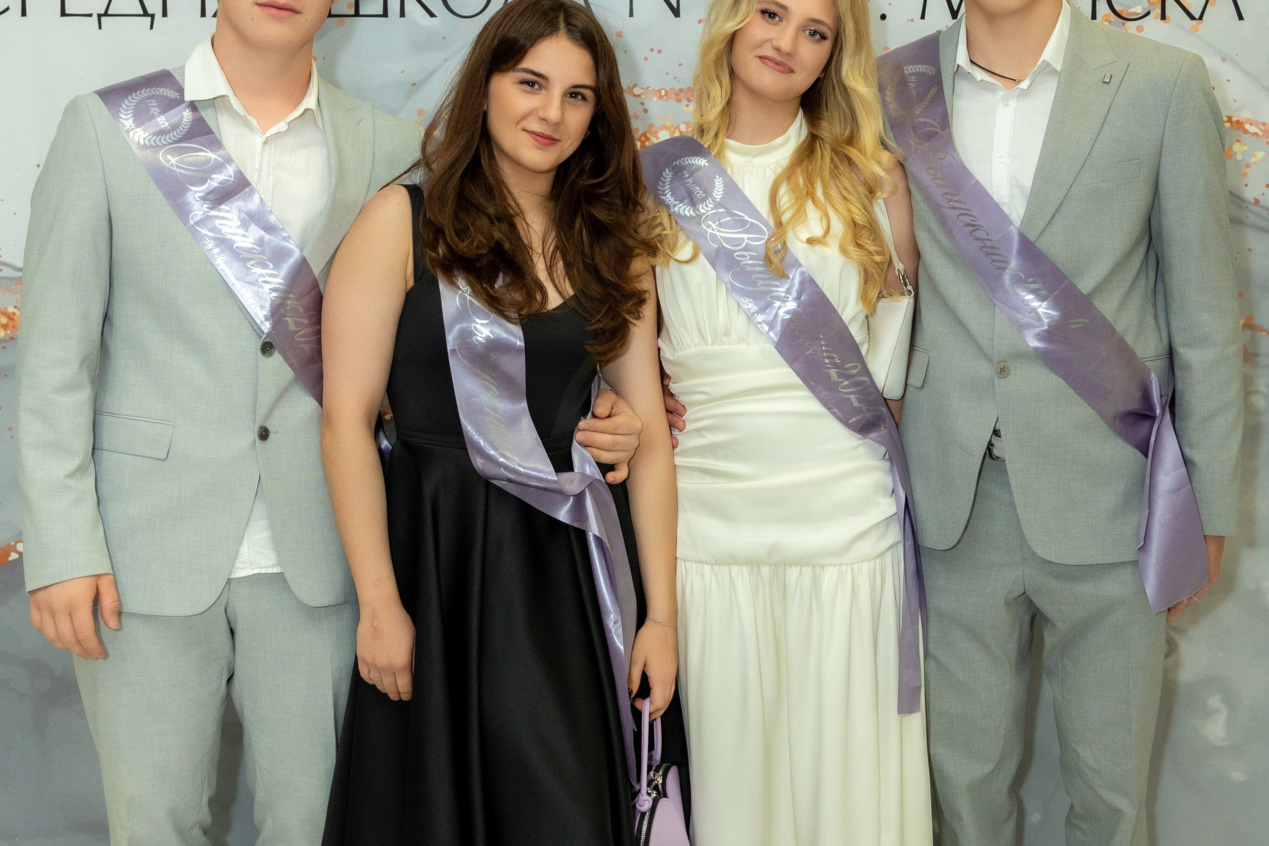 Вручение дипломов. 47 школа. Профессиональный интерьерный и репортажный фотограф Минск и РБ. Максим Орлов