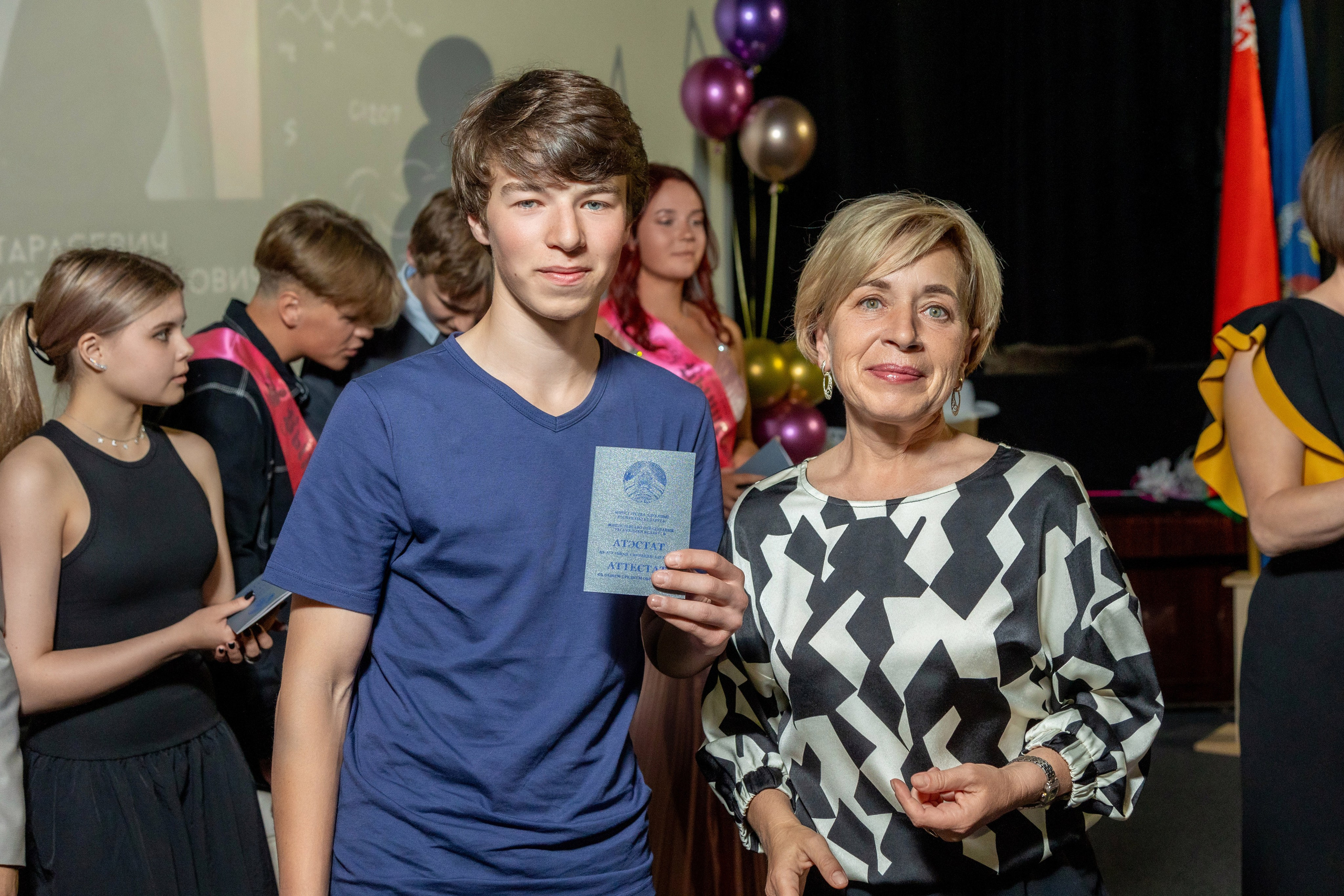Вручение дипломов. 47 школа. Профессиональный интерьерный и репортажный фотограф Минск и РБ. Максим Орлов