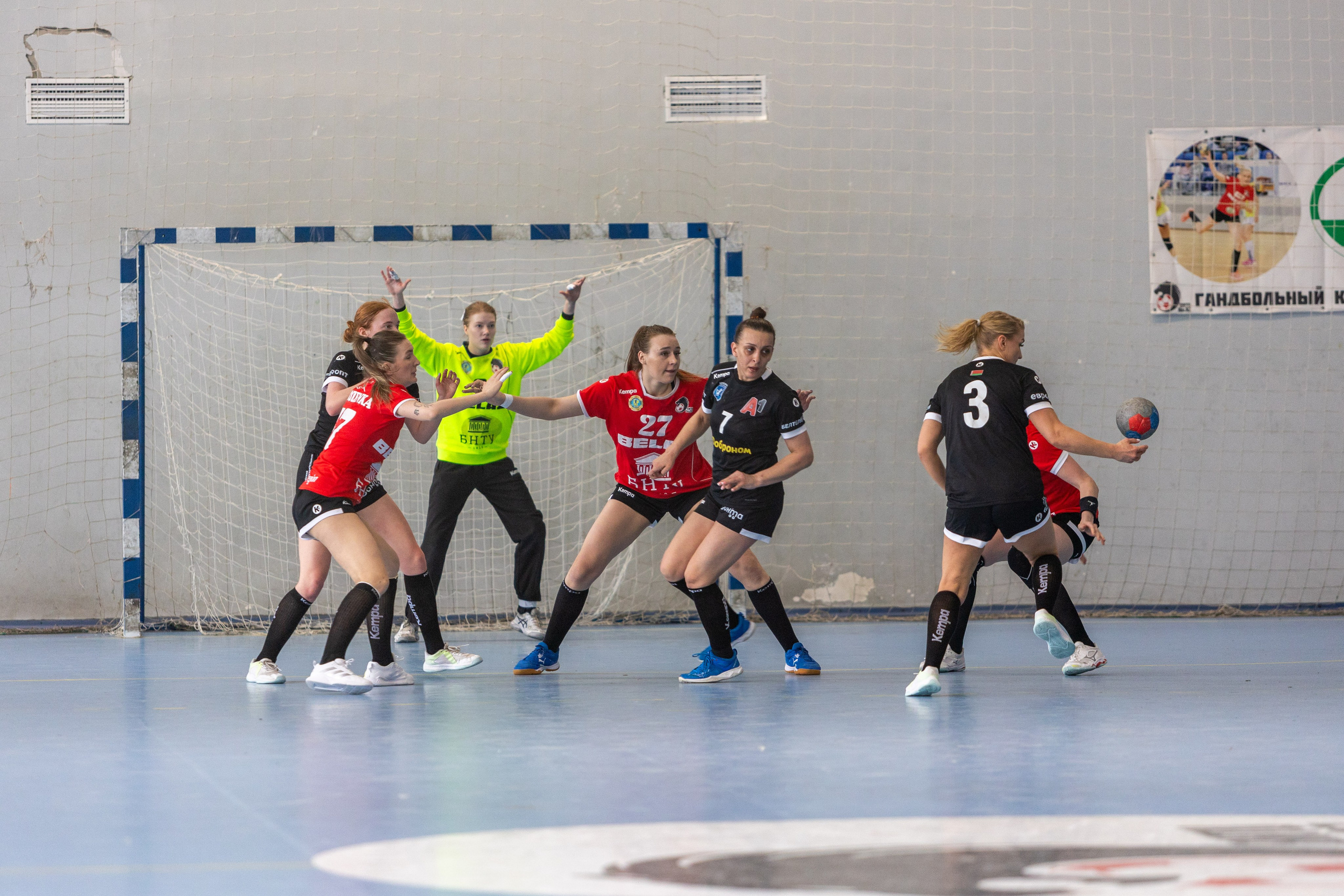 Гандбол. БНТУ — Березина. Профессиональный интерьерный и репортажный фотограф Минск и РБ. Максим Орлов