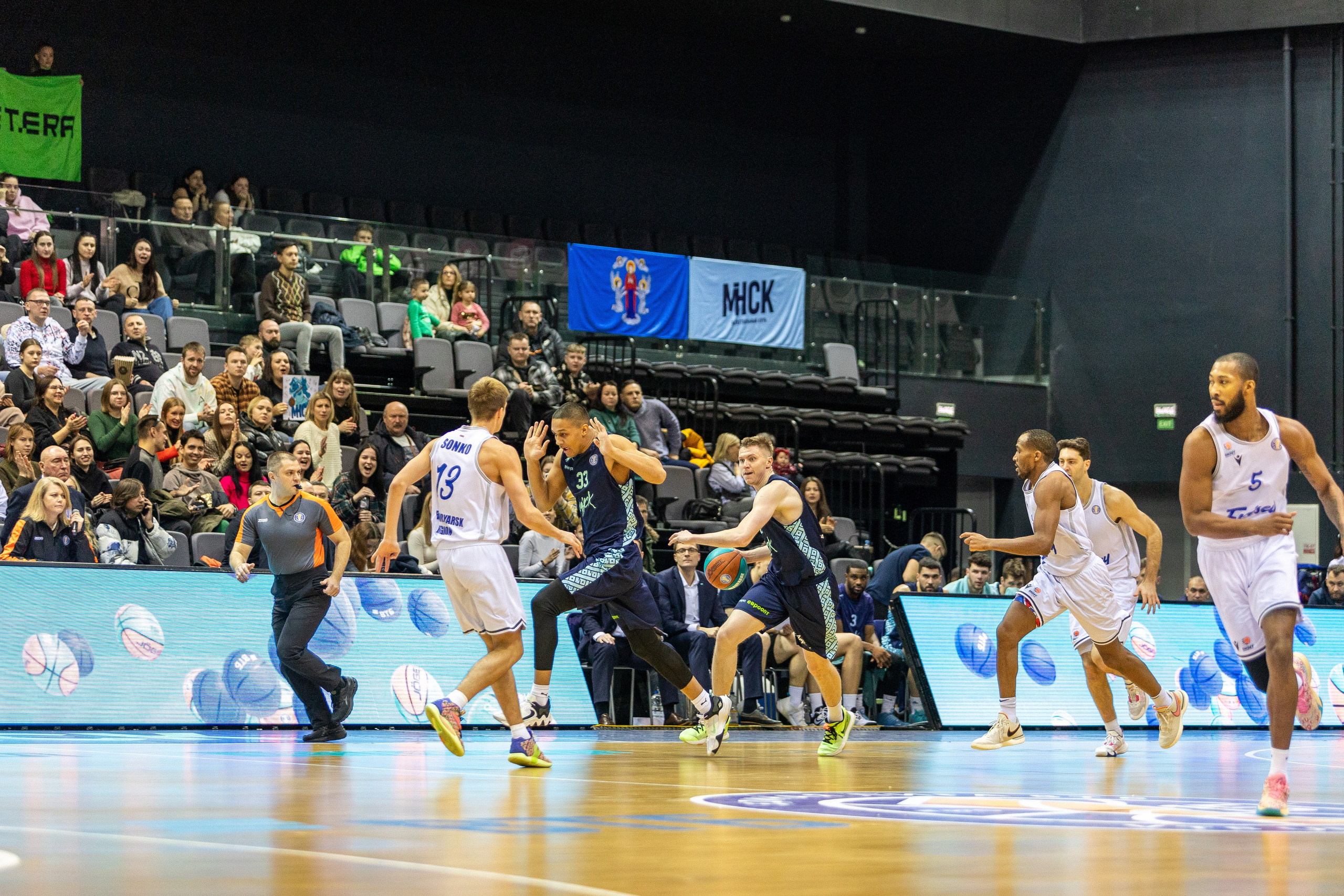 Баскетбол. Лучшие кадры. Минск — Енисей. 11.12.2023. Профессиональный интерьерный и репортажный фотограф Минск и РБ. Максим Орлов