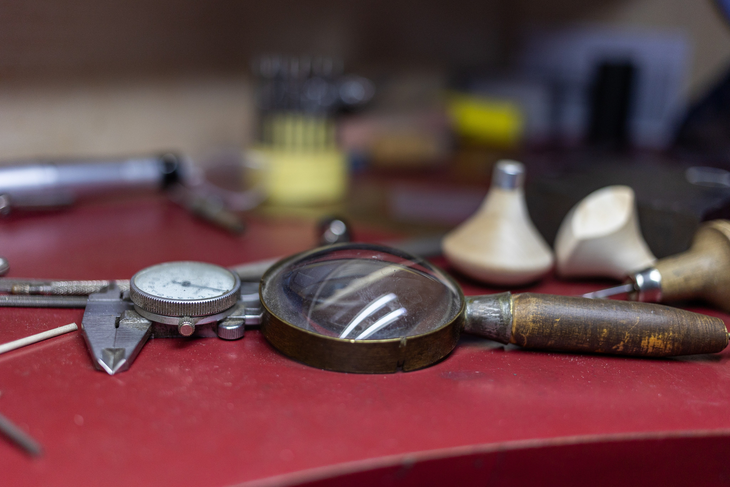 В ювелирной мастерской Артура Николаевича. Профессиональный интерьерный и репортажный фотограф Минск и РБ. Максим Орлов