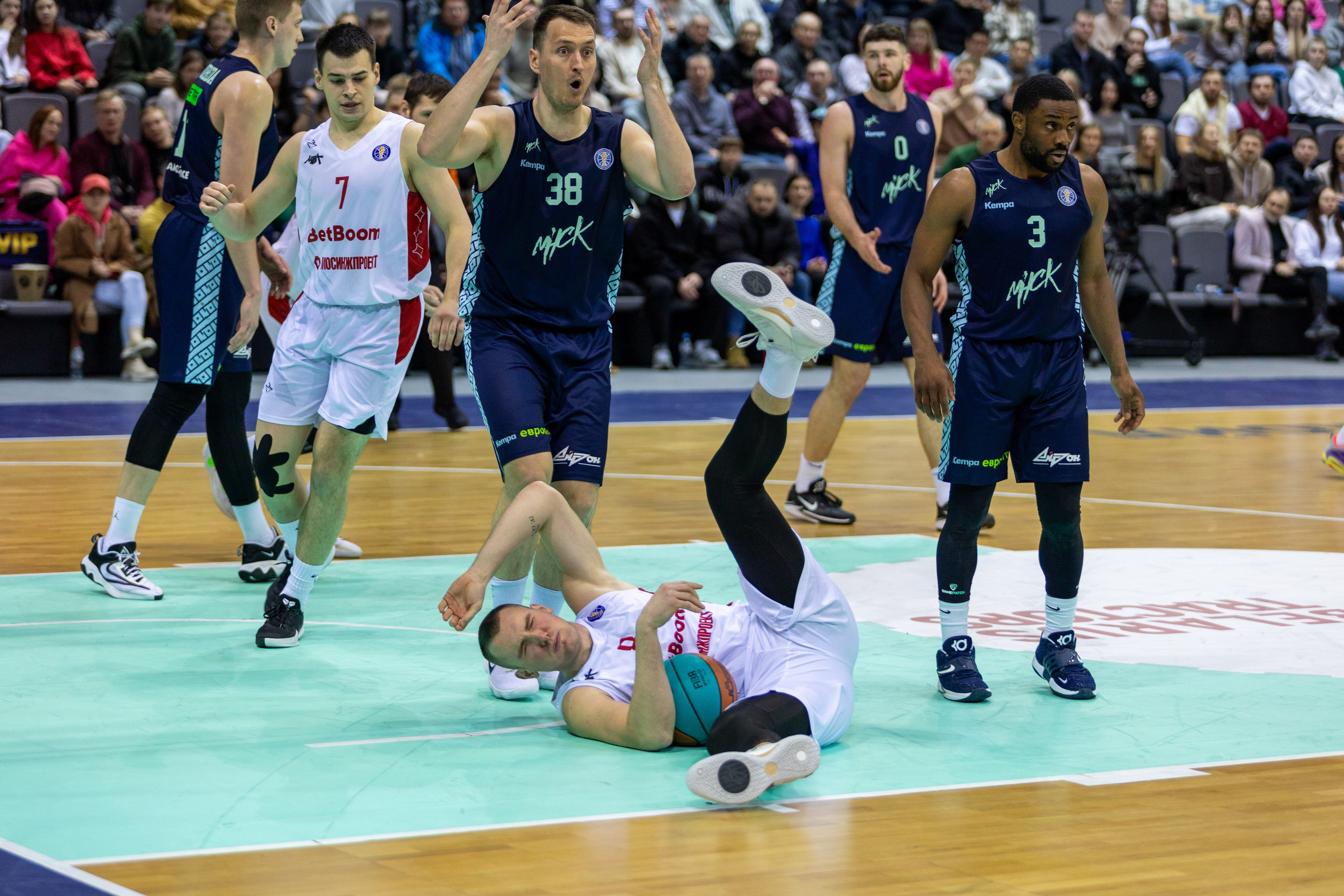 Баскетбол. Минск — MBA. 09.03.2024. Профессиональный интерьерный и репортажный фотограф Минск и РБ. Максим Орлов