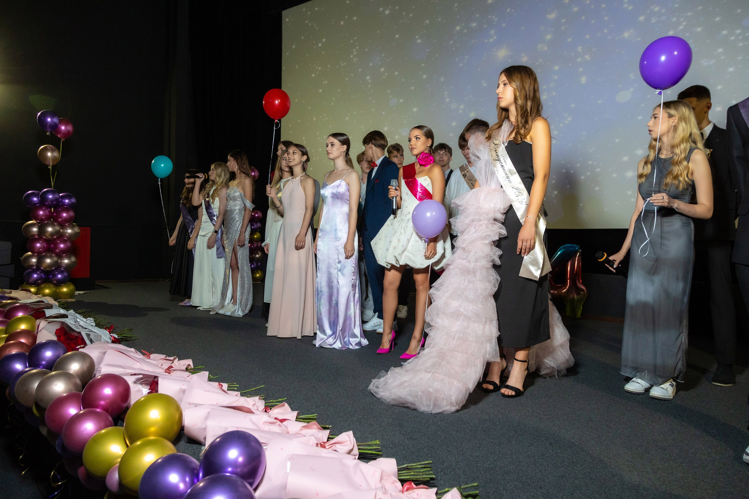 Вручение дипломов. 47 школа. Профессиональный интерьерный и репортажный фотограф Минск и РБ. Максим Орлов