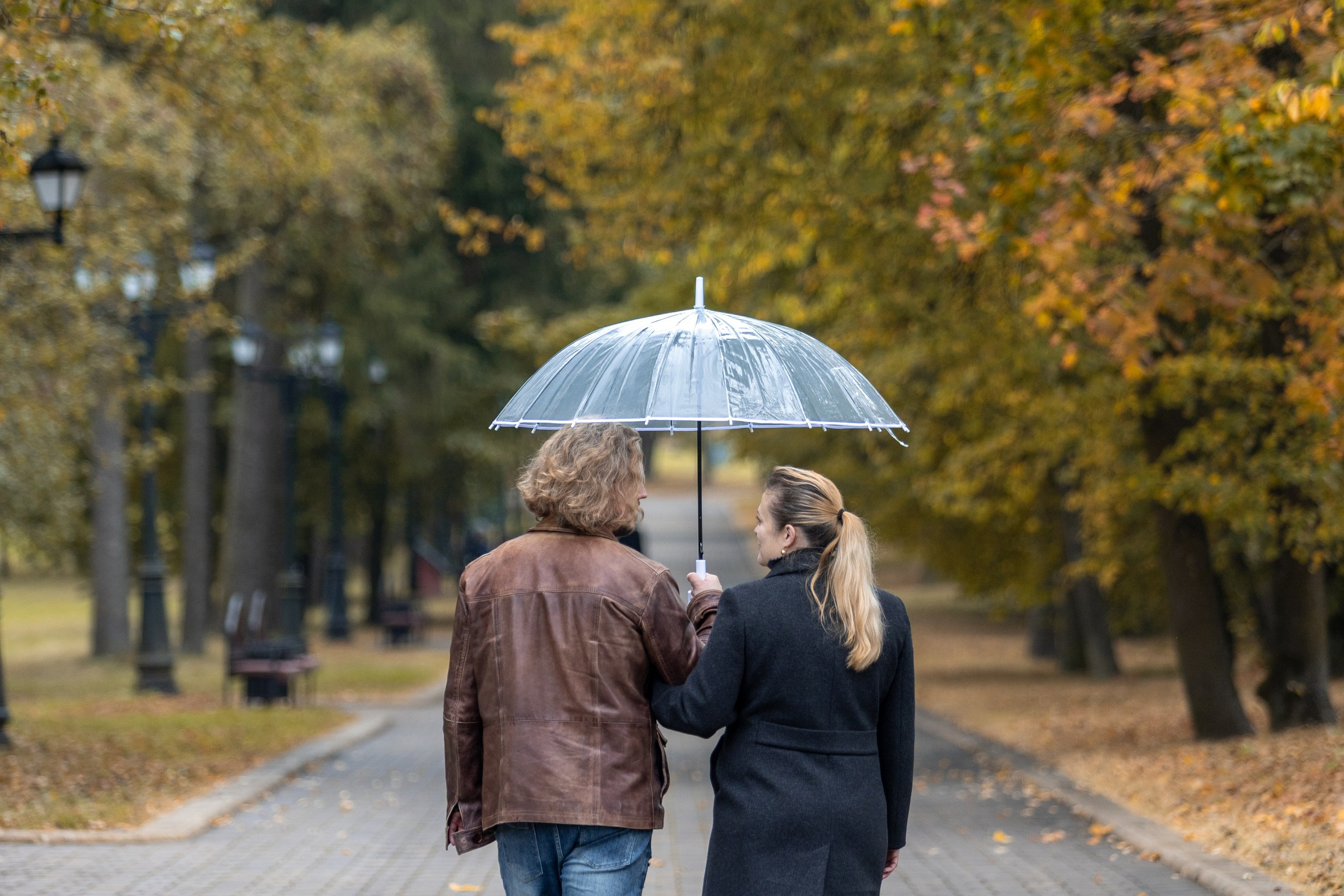 Олег и Марина. В ожидании. Фотосъемка в парке. Профессиональный интерьерный и репортажный фотограф Минск и РБ. Максим Орлов
