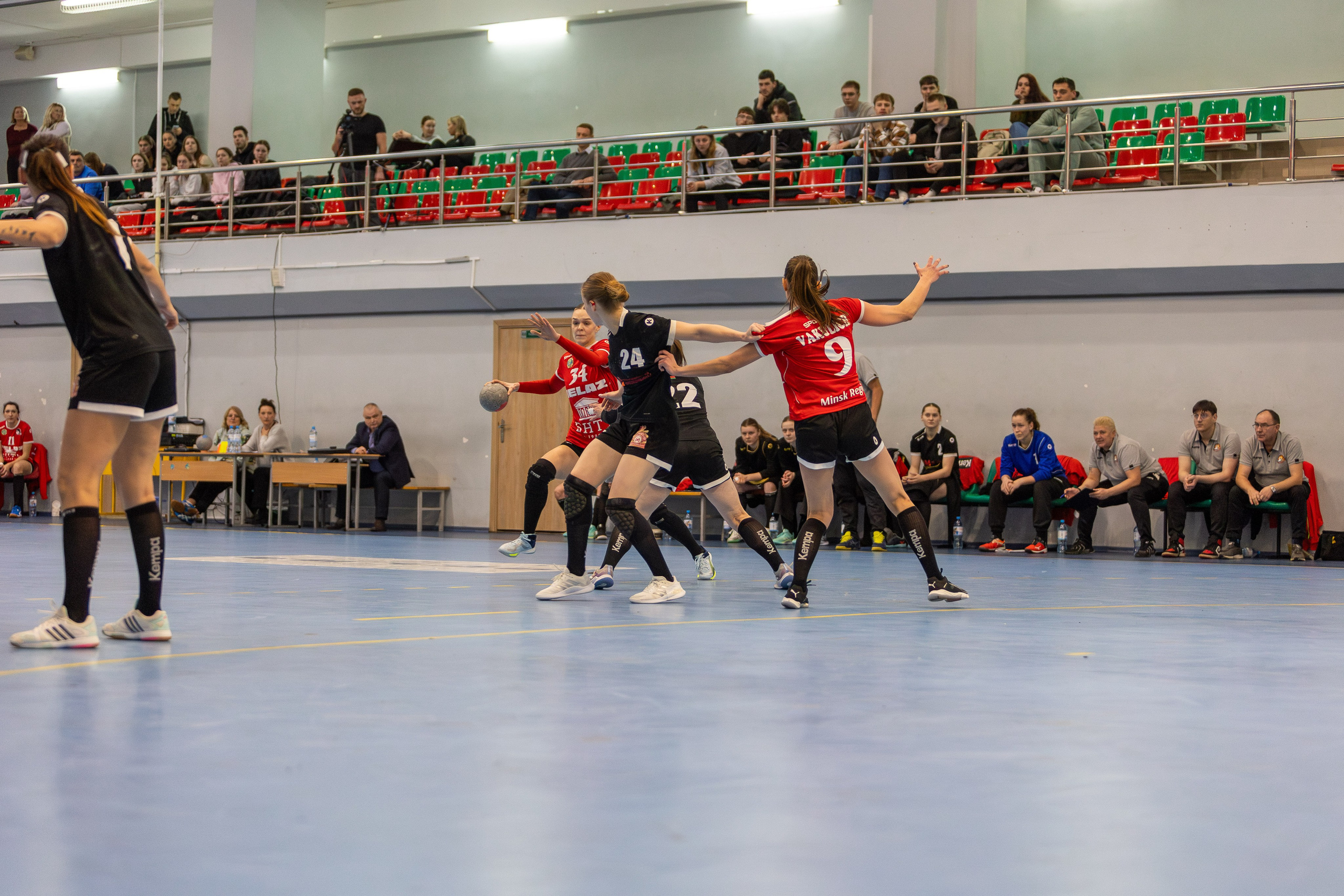 Гандбол. Лучшие кадры. БНТУ — Гродничанка. 13.12.2023. Профессиональный интерьерный и репортажный фотограф Минск и РБ. Максим Орлов