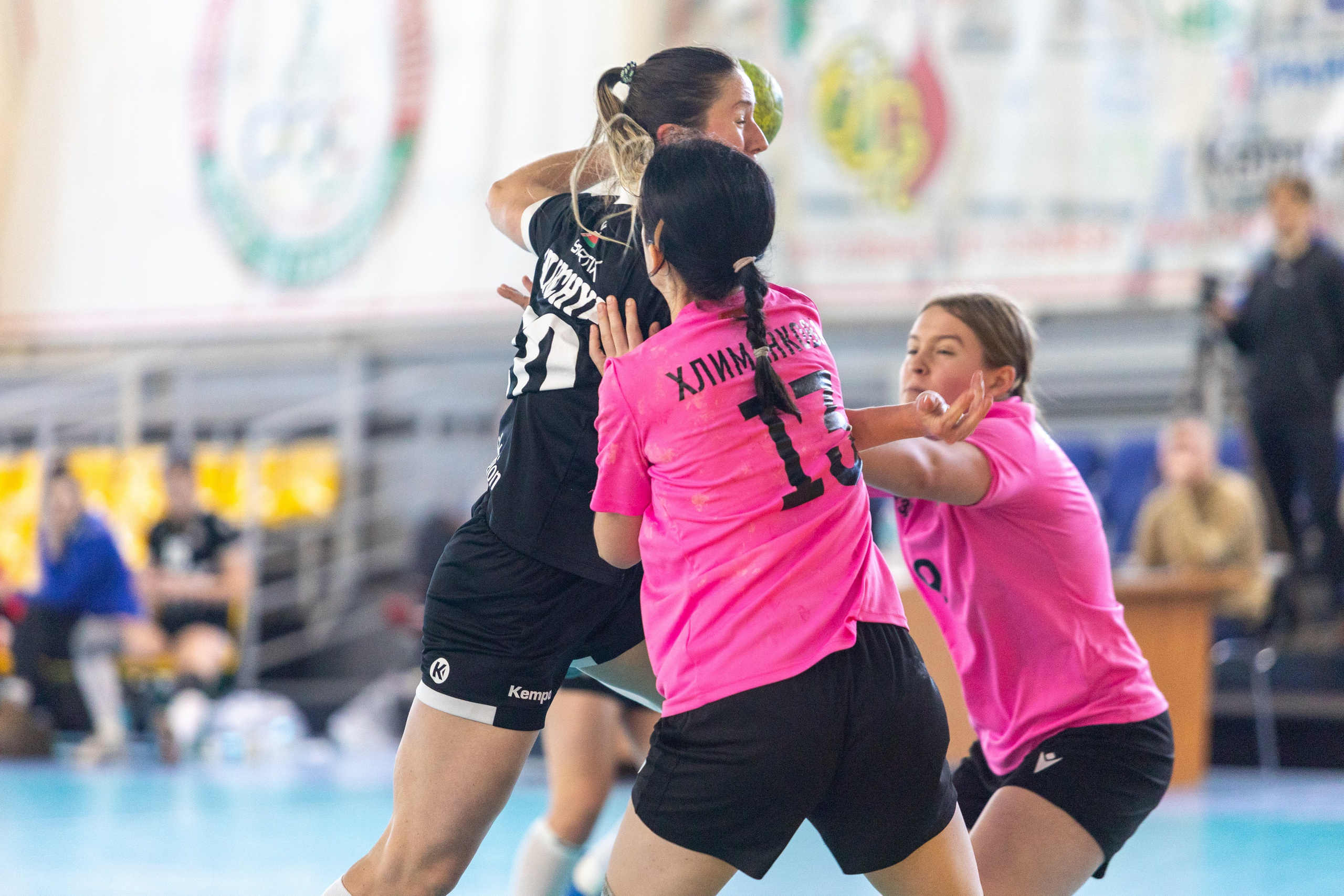 Женский гандбол. Лучшие кадры. БНТУ — Звезда. 08.02.2025. Профессиональный интерьерный и репортажный фотограф Минск и РБ. Максим Орлов