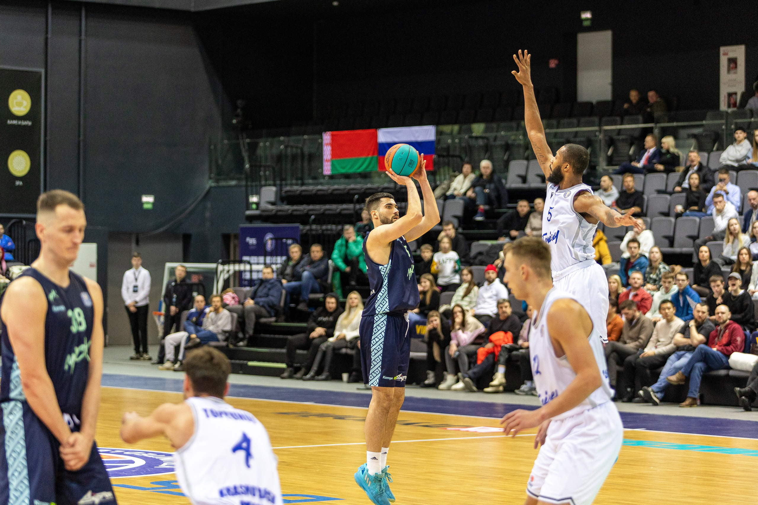 Баскетбол. Лучшие кадры. Минск — Енисей. 11.12.2023. Профессиональный интерьерный и репортажный фотограф Минск и РБ. Максим Орлов