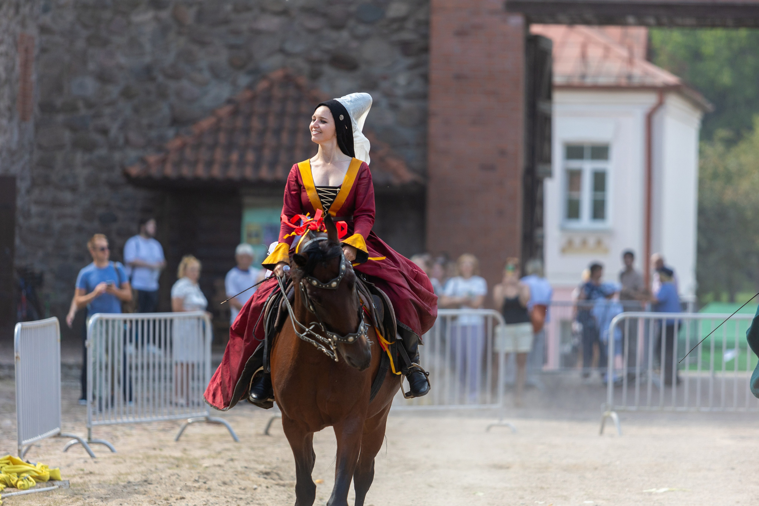 Выступление «Золотой шпоры» на празднике города Лиды. Профессиональный интерьерный и репортажный фотограф Минск и РБ. Максим Орлов