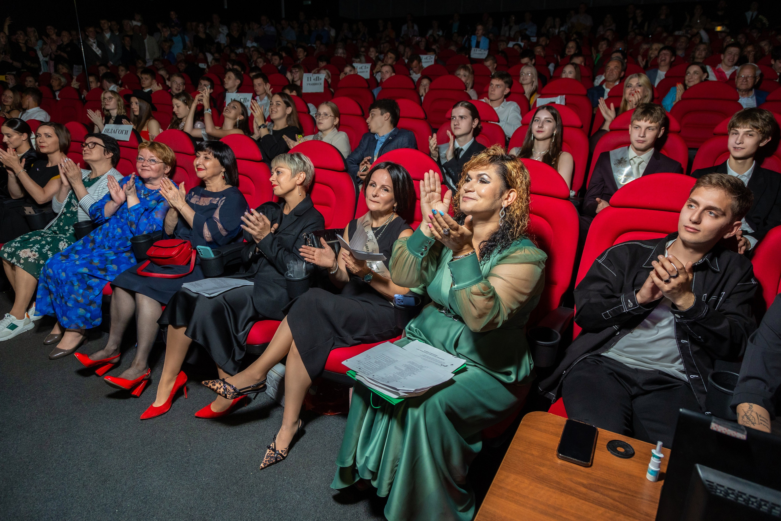 Вручение дипломов. 47 школа. Профессиональный интерьерный и репортажный фотограф Минск и РБ. Максим Орлов