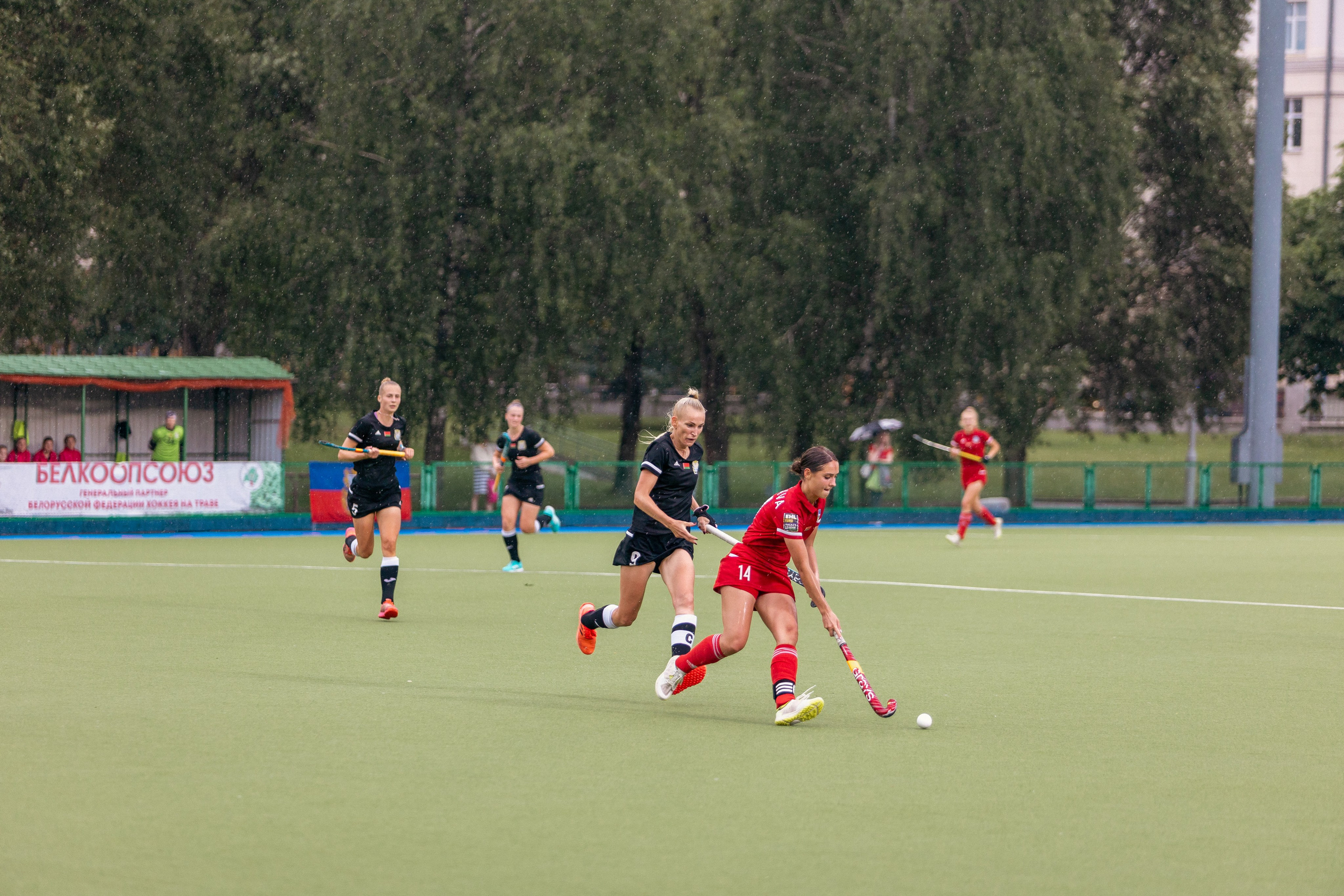 Хоккей на траве. Девушки. ХК Минск — ХК Виктория (Смолевичи) 10.06.2024. Профессиональный интерьерный и репортажный фотограф Минск и РБ. Максим Орлов