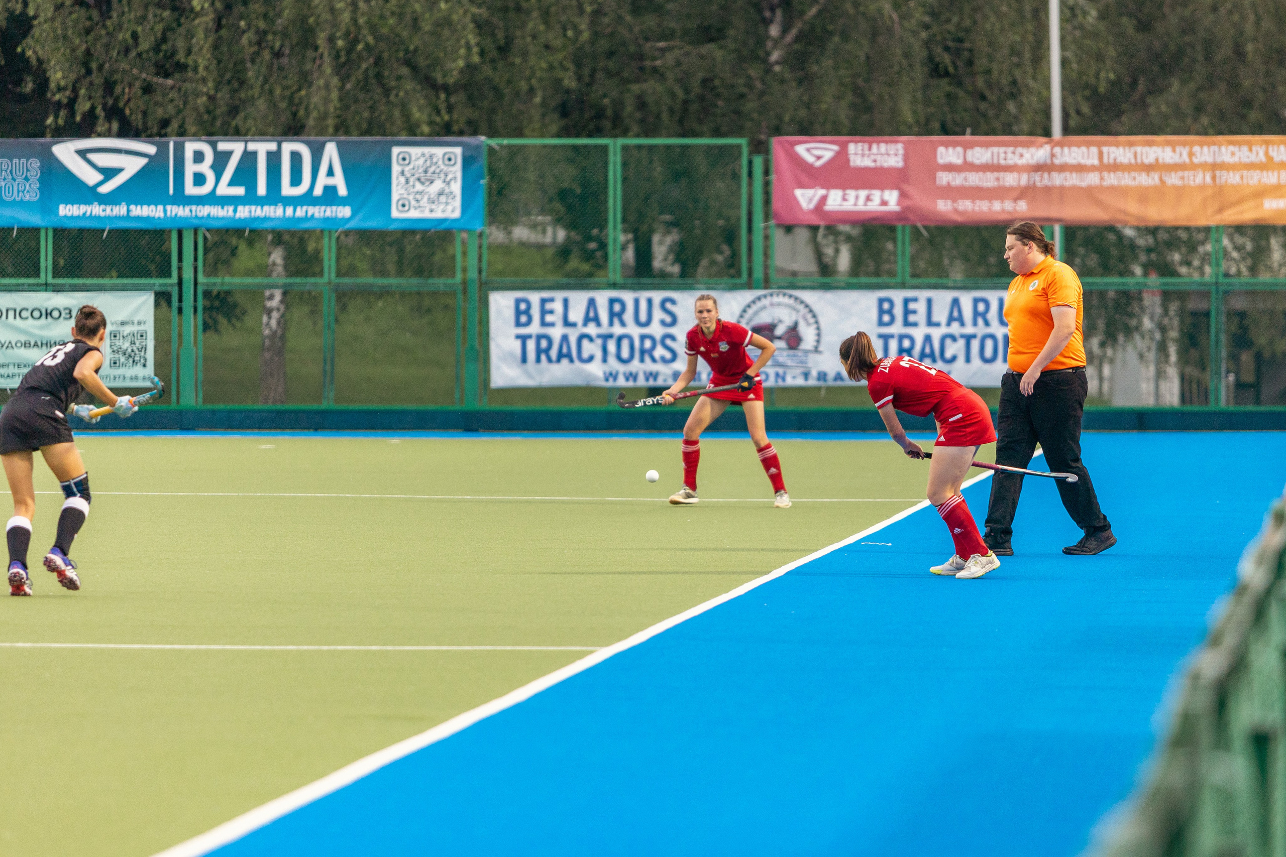 Хоккей на траве. Девушки. ХК Минск — ХК Виктория (Смолевичи) 10.06.2024. Профессиональный интерьерный и репортажный фотограф Минск и РБ. Максим Орлов
