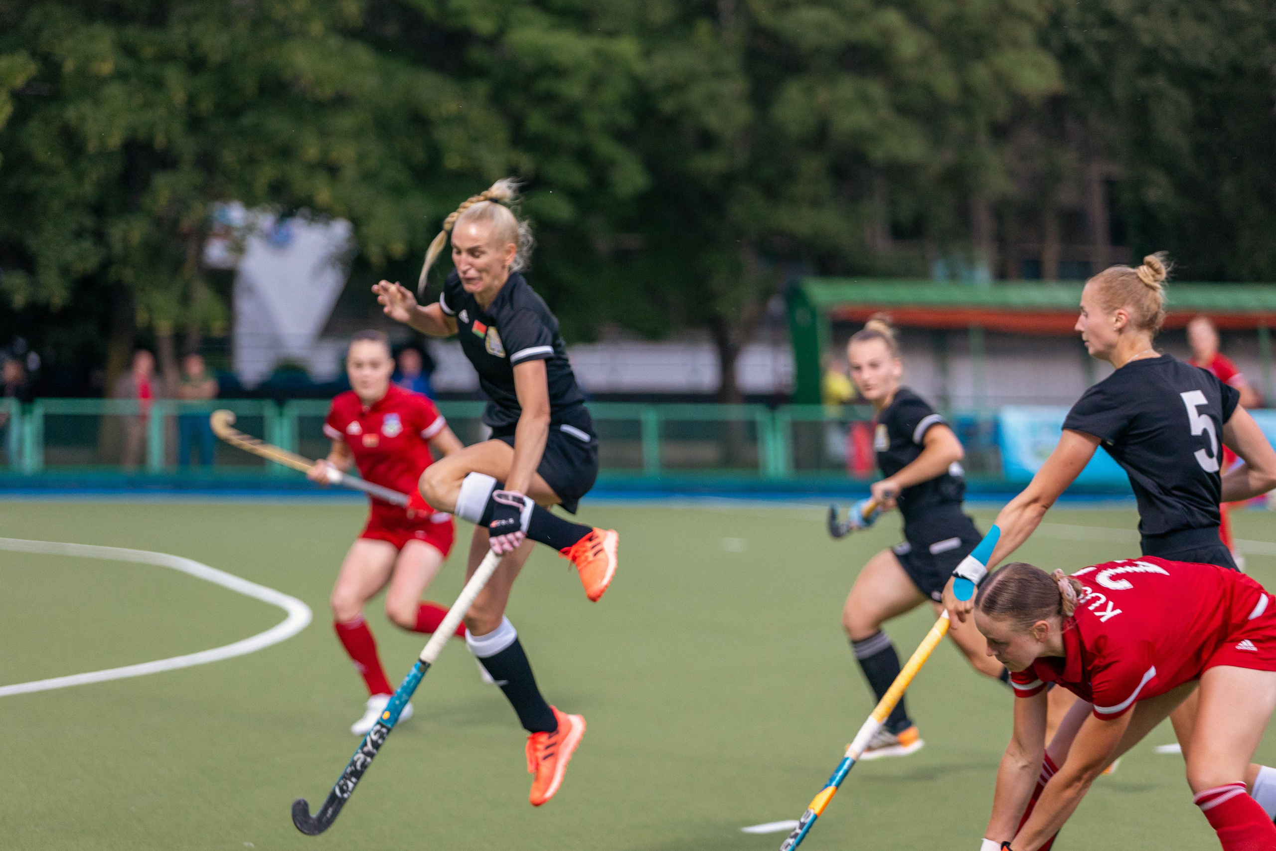 Хоккей на траве. Девушки. ХК Минск — ХК Виктория (Смолевичи) 10.06.2024. Профессиональный интерьерный и репортажный фотограф Минск и РБ. Максим Орлов