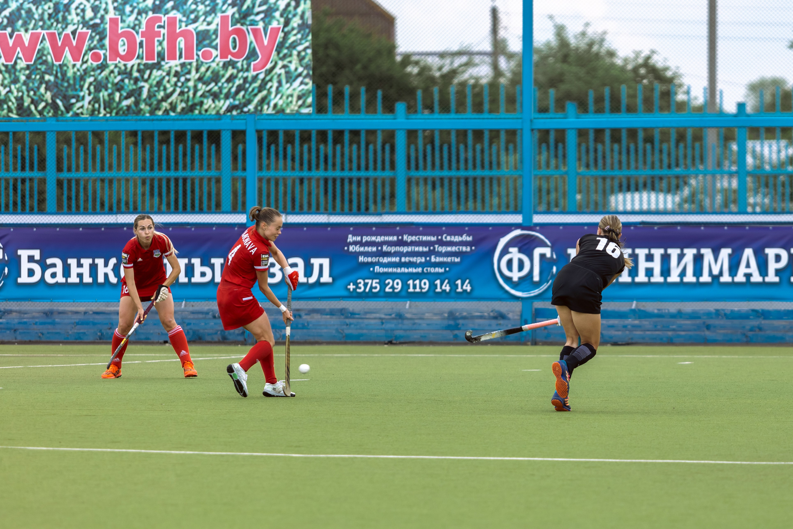 Хоккей на траве. Девушки. Минск — Виктория. 16.06.2024. Профессиональный интерьерный и репортажный фотограф Минск и РБ. Максим Орлов