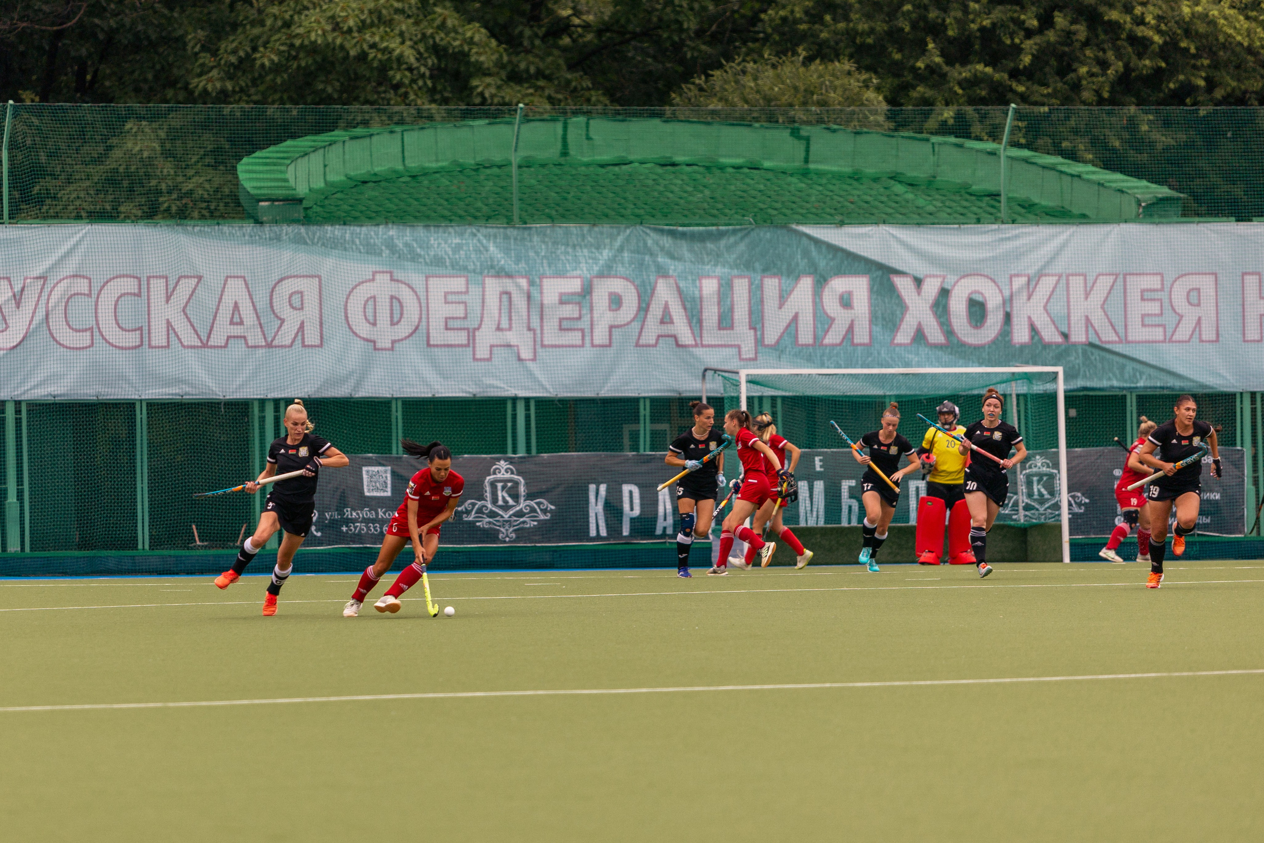 Хоккей на траве. Девушки. ХК Минск — ХК Виктория (Смолевичи) 10.06.2024. Профессиональный интерьерный и репортажный фотограф Минск и РБ. Максим Орлов