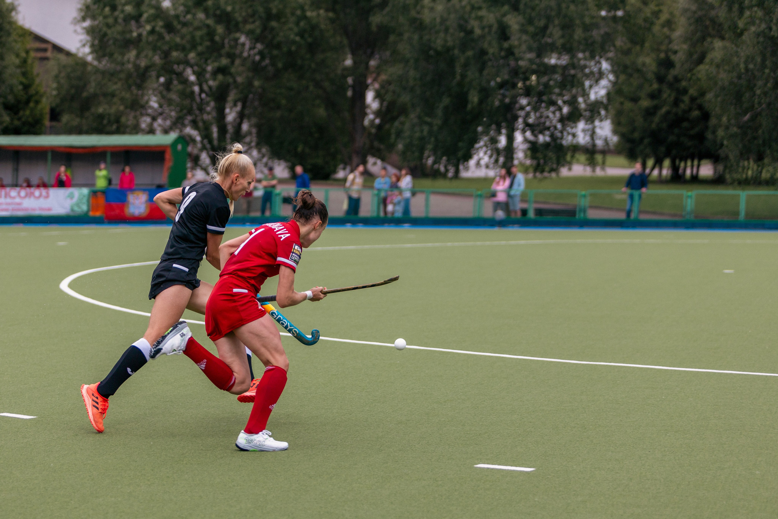 Хоккей на траве. Девушки. ХК Минск — ХК Виктория (Смолевичи) 10.06.2024. Профессиональный интерьерный и репортажный фотограф Минск и РБ. Максим Орлов