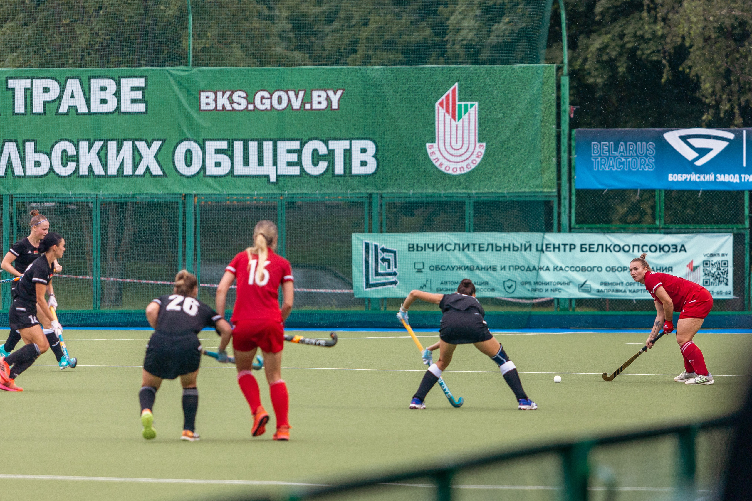 Хоккей на траве. Девушки. ХК Минск — ХК Виктория (Смолевичи) 10.06.2024. Профессиональный интерьерный и репортажный фотограф Минск и РБ. Максим Орлов