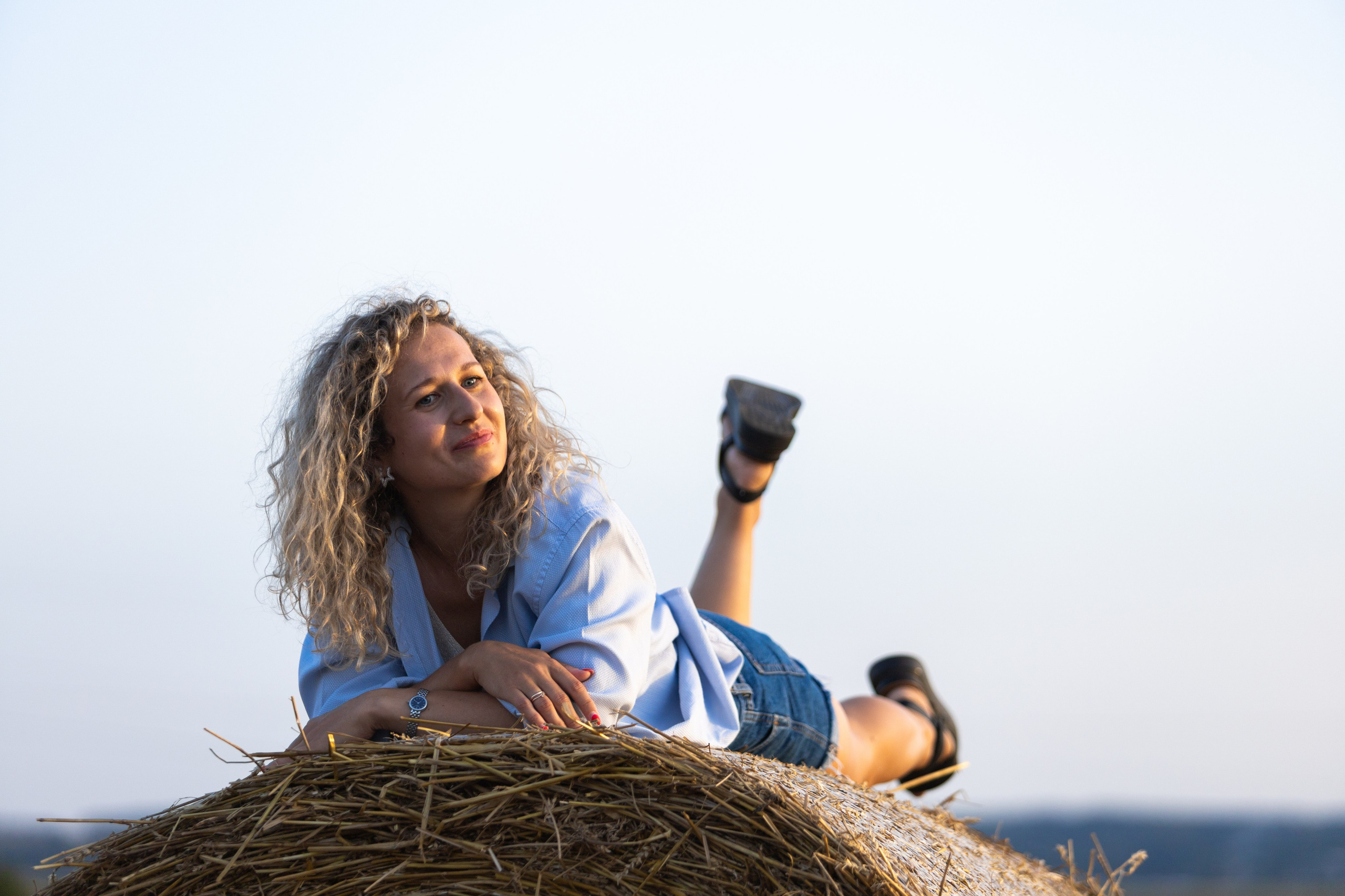 Фотосъемка в поле с Кристиной. Профессиональный интерьерный и репортажный фотограф Минск и РБ. Максим Орлов