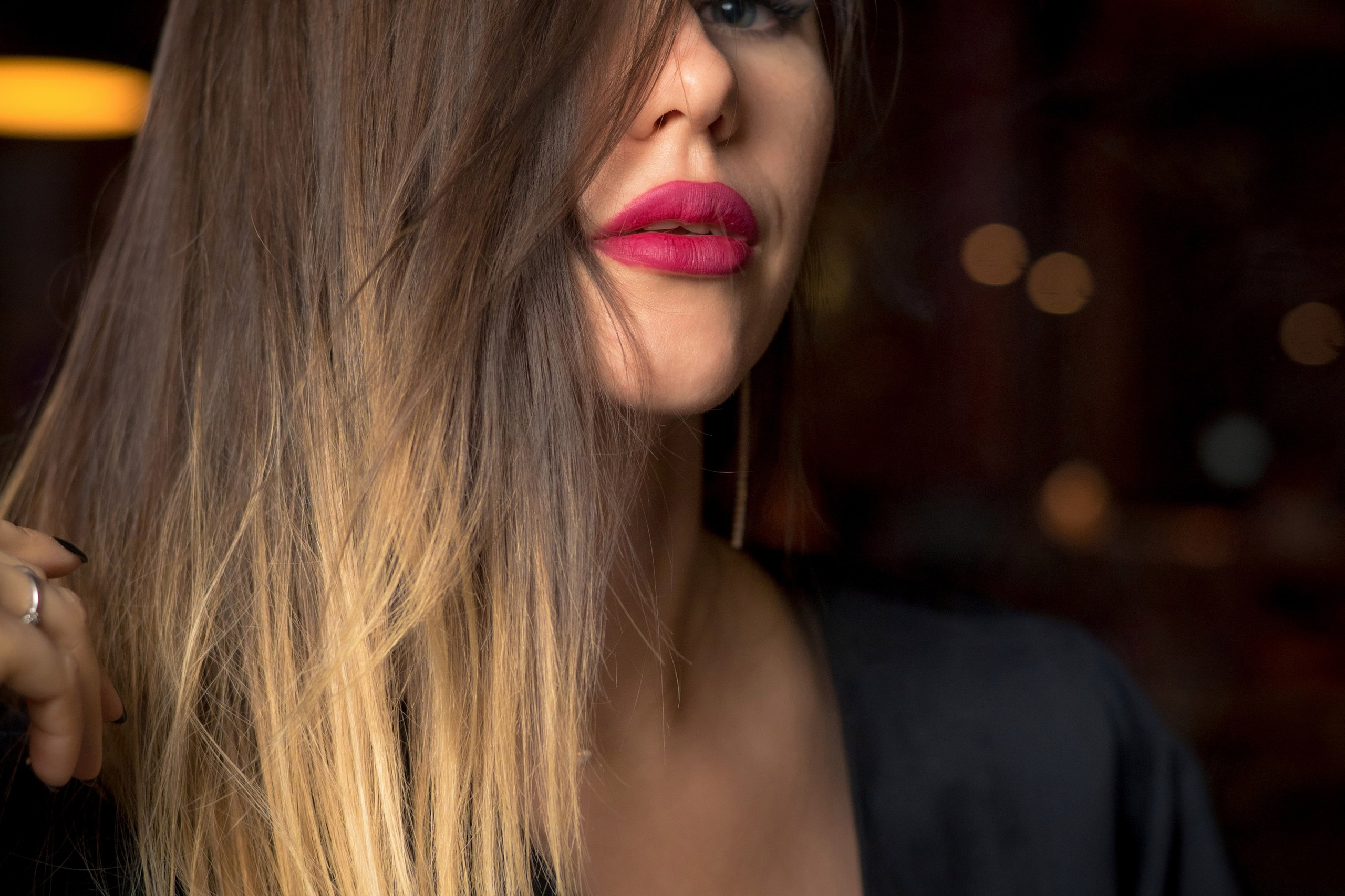 Оля и Юля в кафе «Березка». Профессиональный интерьерный и репортажный фотограф Минск и РБ. Максим Орлов