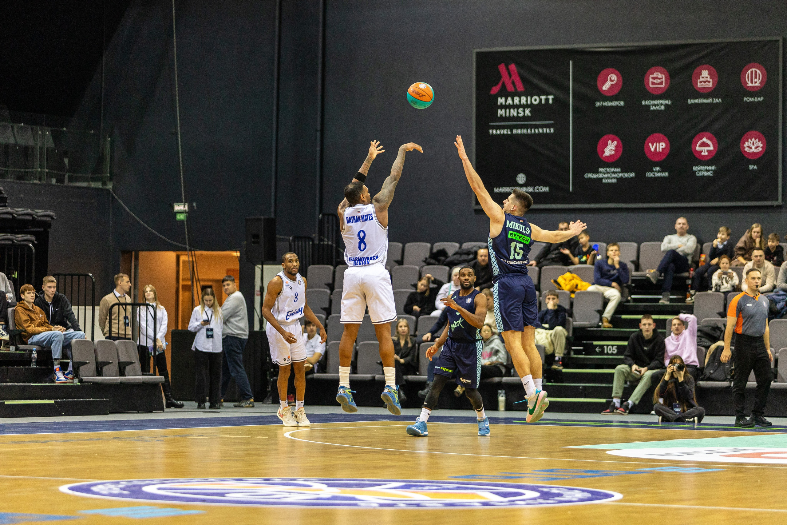 Баскетбол. Лучшие кадры. Минск — Енисей. 11.12.2023. Профессиональный интерьерный и репортажный фотограф Минск и РБ. Максим Орлов