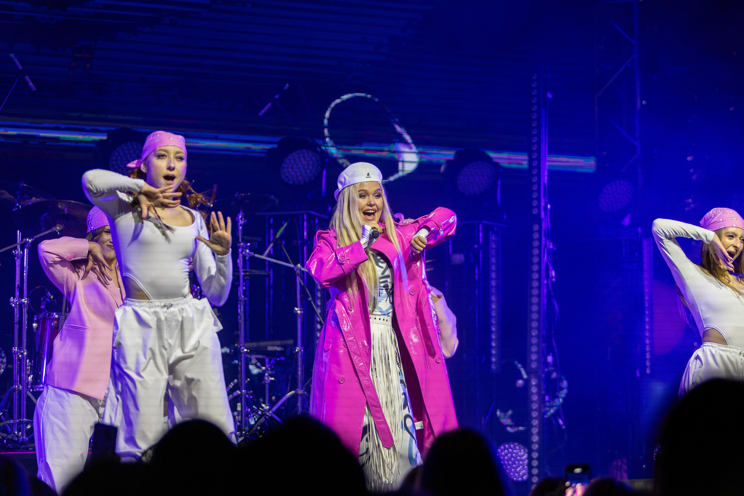 Концерт Насти Кравченко. Профессиональный интерьерный и репортажный фотограф Минск и РБ. Максим Орлов