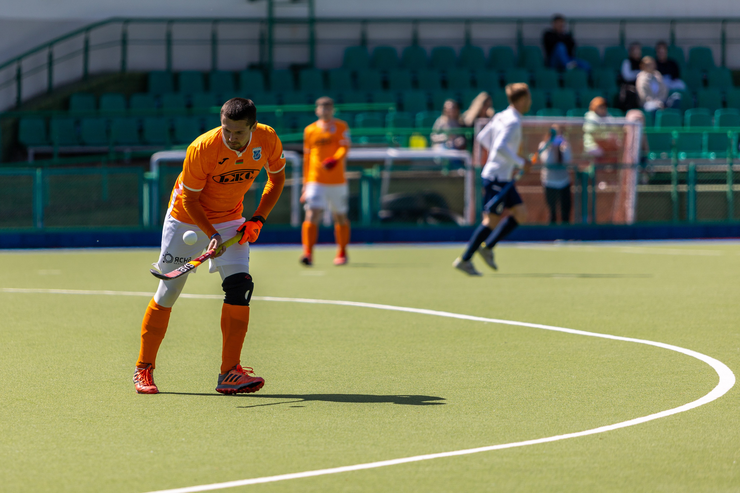 Хоккей на траве. ХК Минск — СК Строитель 12.05.2024. Профессиональный интерьерный и репортажный фотограф Минск и РБ. Максим Орлов