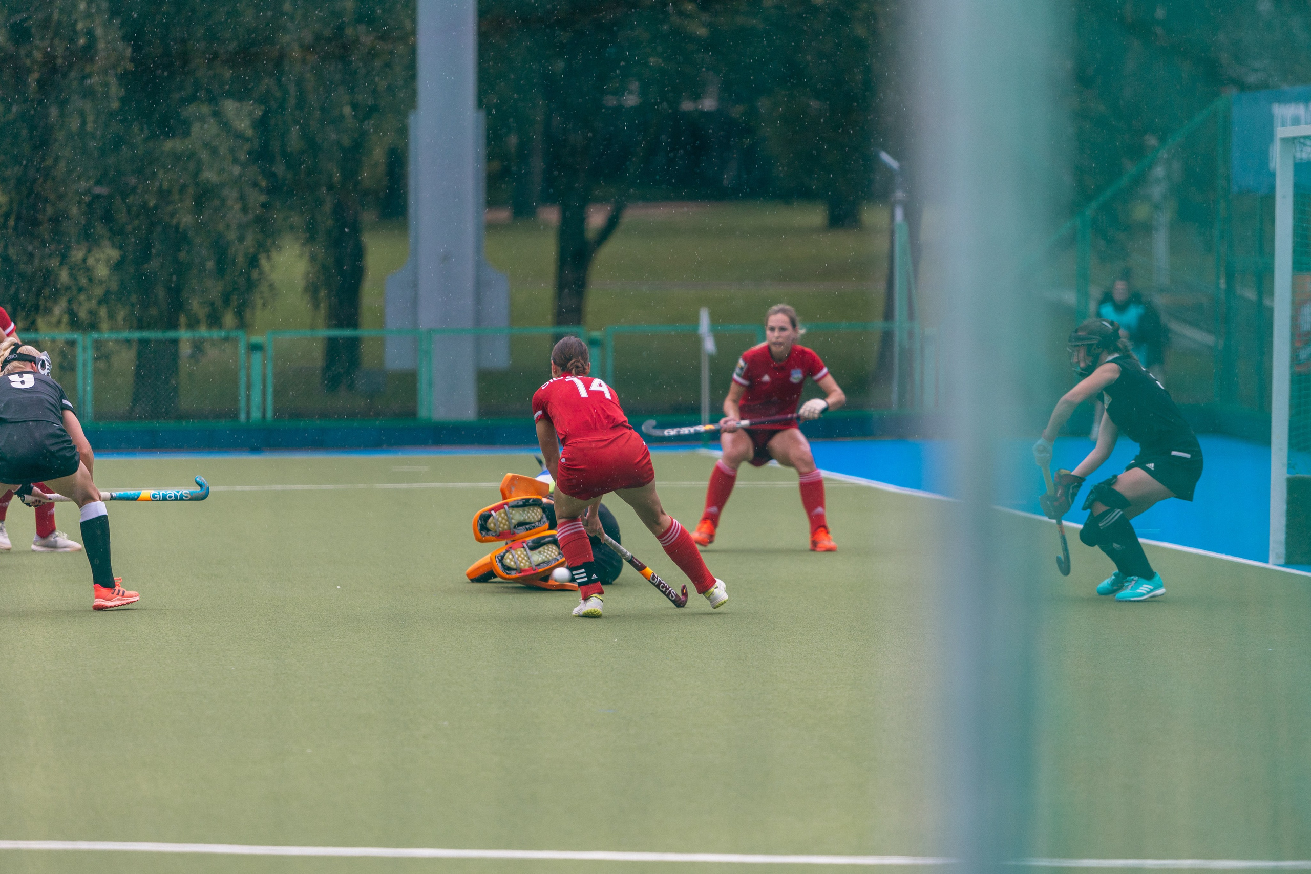 Хоккей на траве. Девушки. ХК Минск — ХК Виктория (Смолевичи) 10.06.2024. Профессиональный интерьерный и репортажный фотограф Минск и РБ. Максим Орлов
