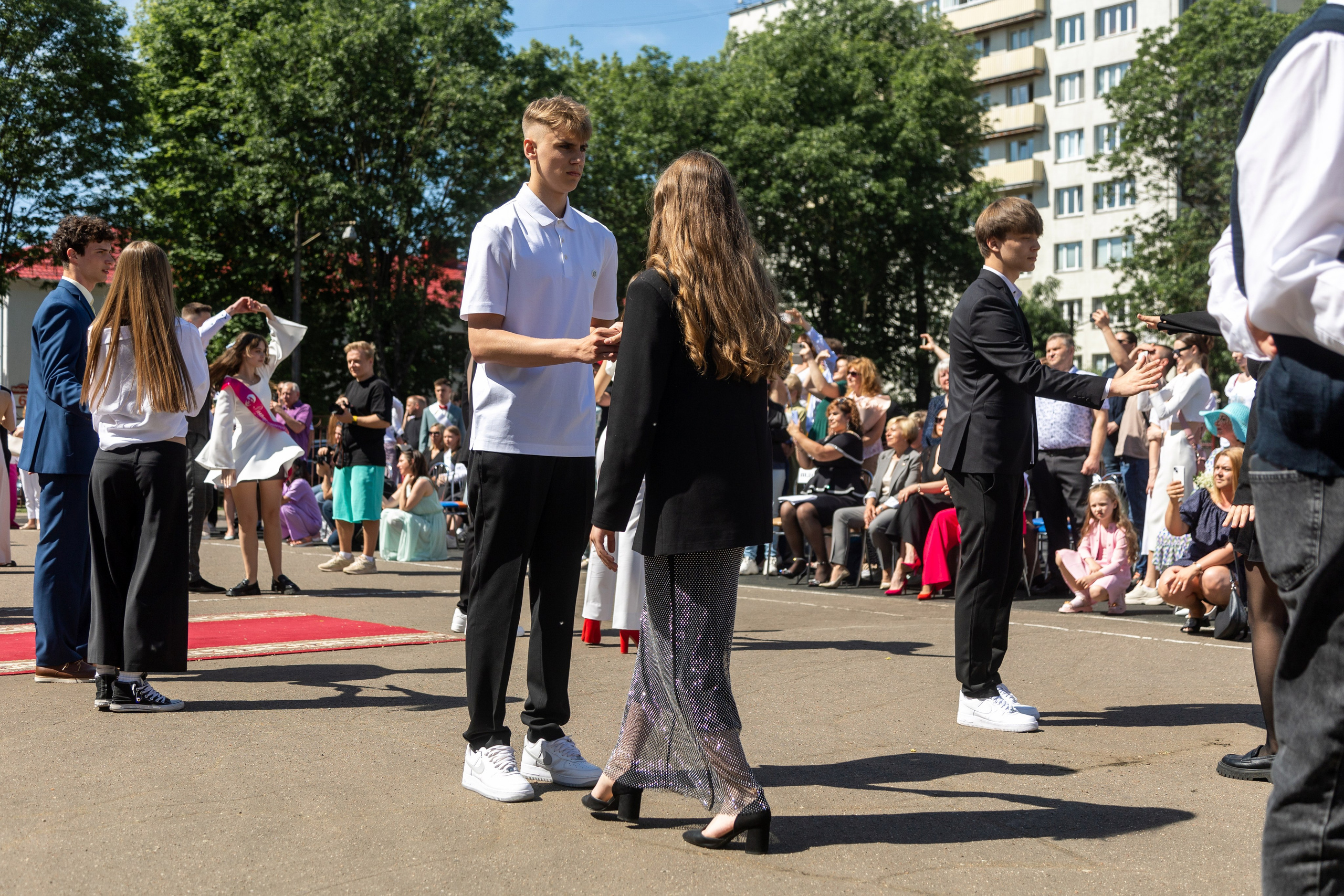 Школа 47. Последний звонок. Профессиональный интерьерный и репортажный фотограф Минск и РБ. Максим Орлов