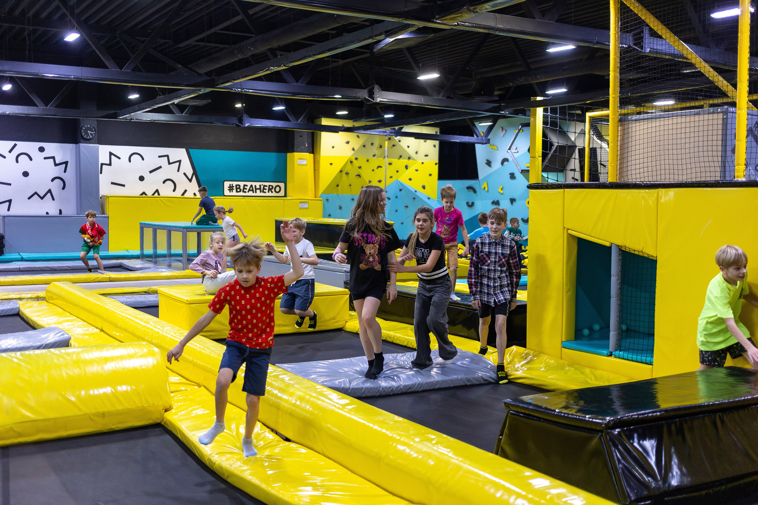 ДР Влада (батутная арена). Профессиональный интерьерный и репортажный фотограф Минск и РБ. Максим Орлов