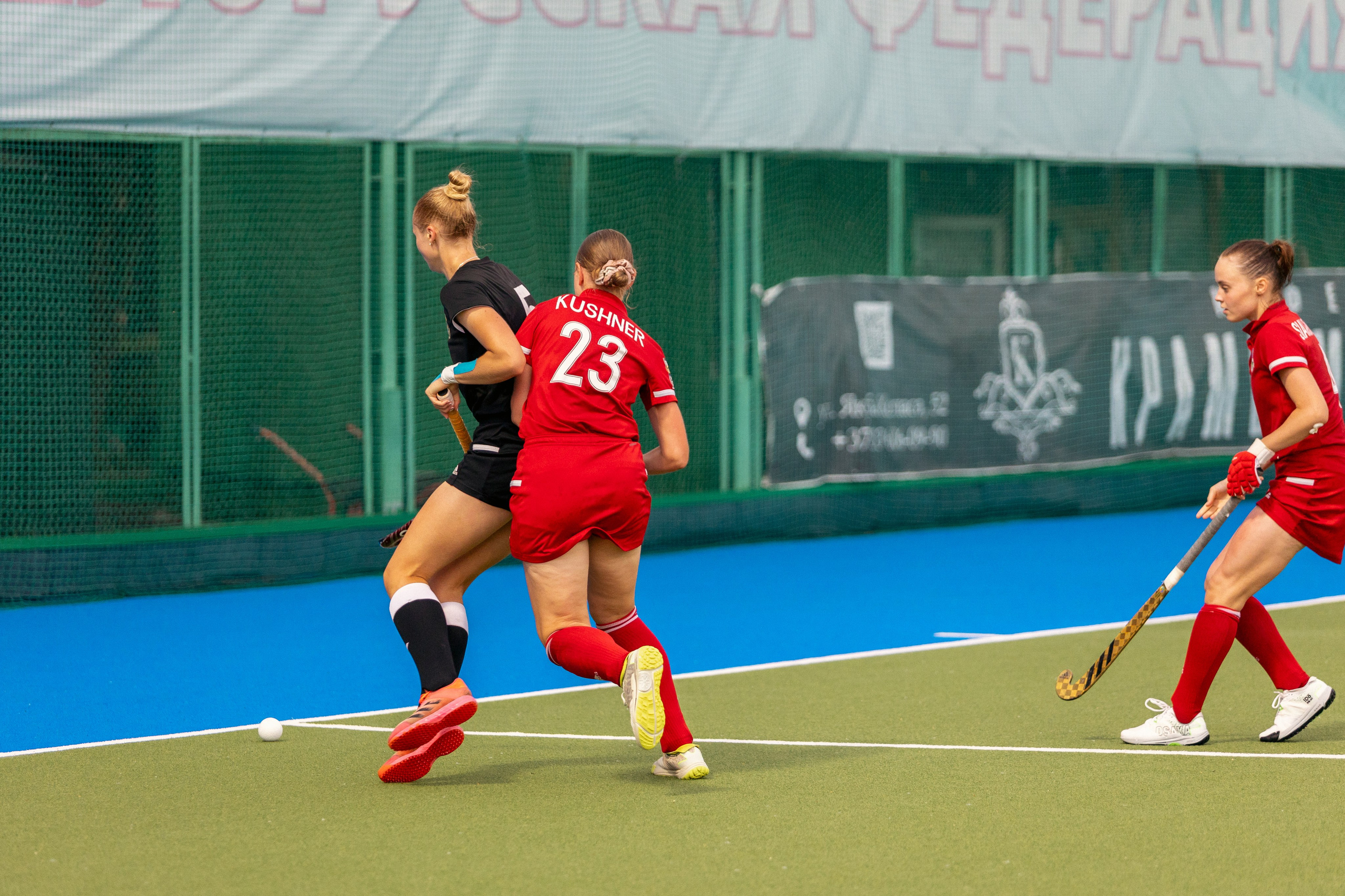 Хоккей на траве. Девушки. ХК Минск — ХК Виктория (Смолевичи) 10.06.2024. Профессиональный интерьерный и репортажный фотограф Минск и РБ. Максим Орлов