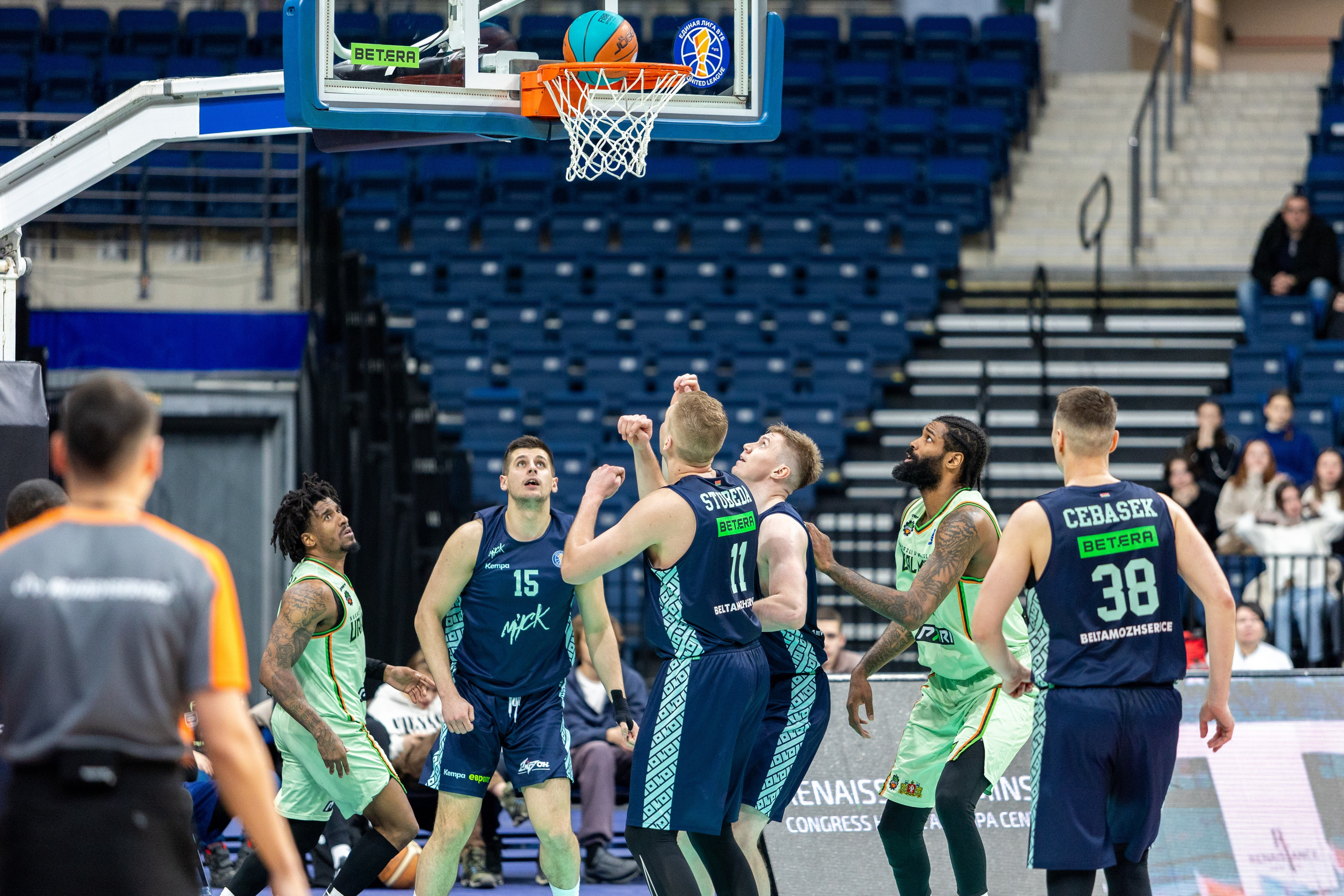 Баскетбол. Лучшие кадры. Минск — Уралмаш 13.02.2024. Профессиональный интерьерный и репортажный фотограф Минск и РБ. Максим Орлов