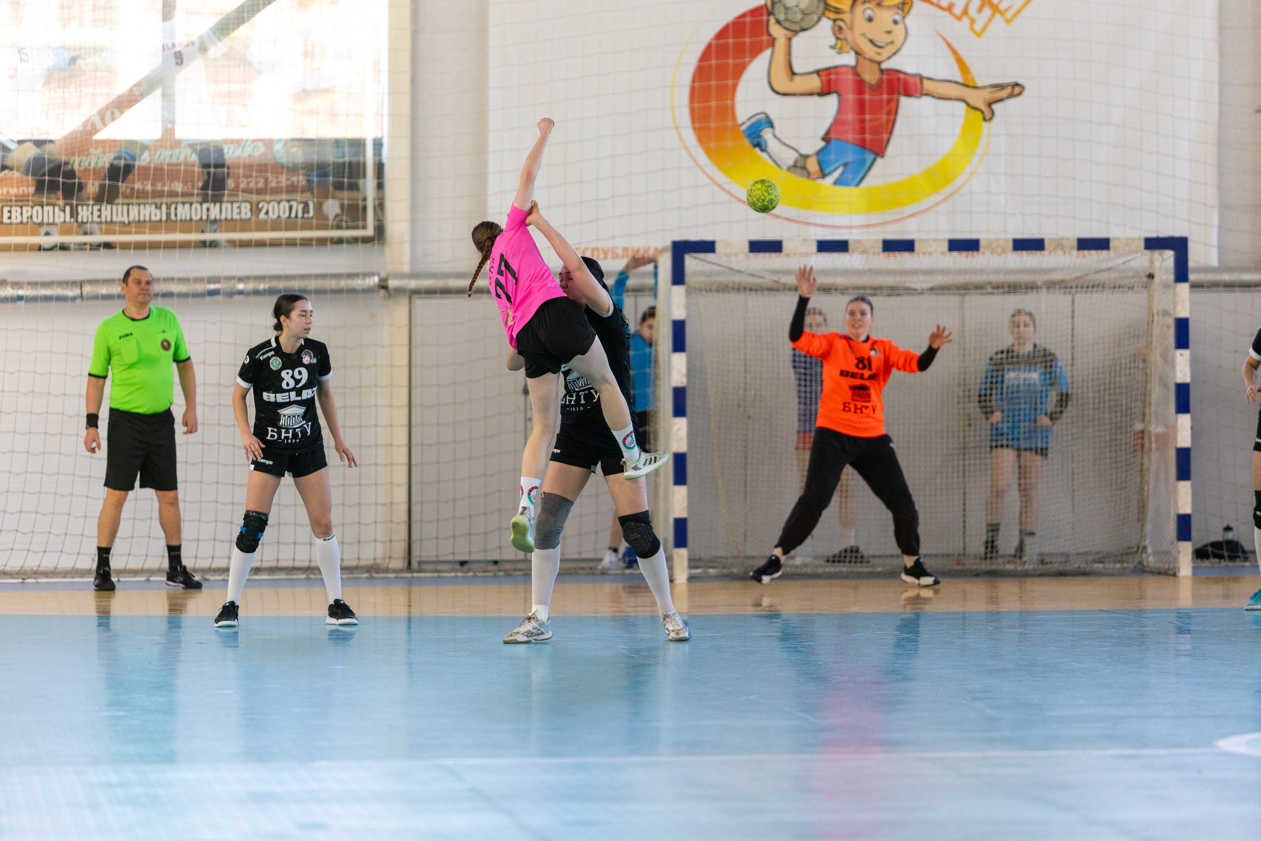Женский гандбол. Лучшие кадры. БНТУ — Звезда. 08.02.2025. Профессиональный интерьерный и репортажный фотограф Минск и РБ. Максим Орлов