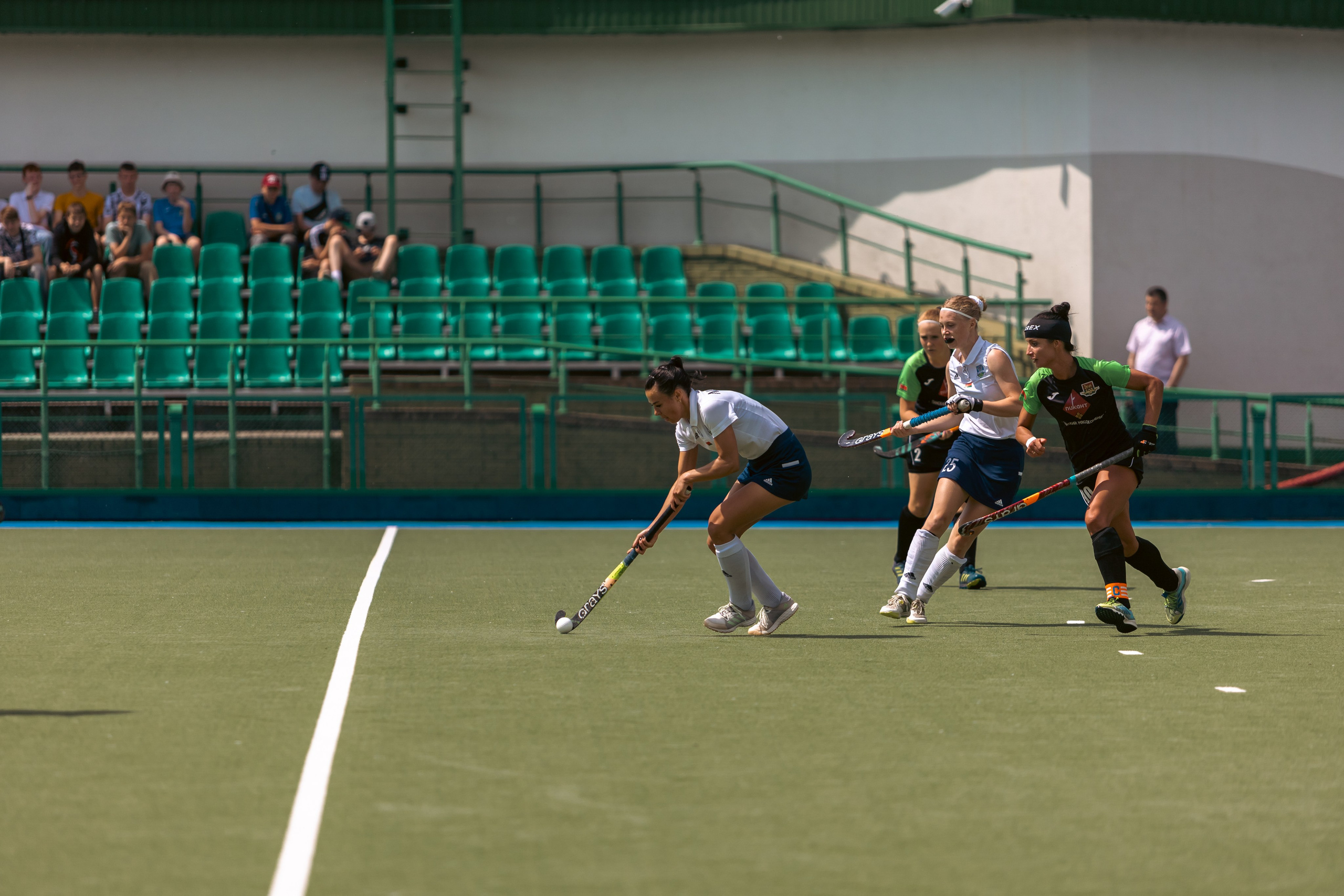 Хоккей на траве. Девушки. Минск — Текстильщик 29.052024. Профессиональный интерьерный и репортажный фотограф Минск и РБ. Максим Орлов