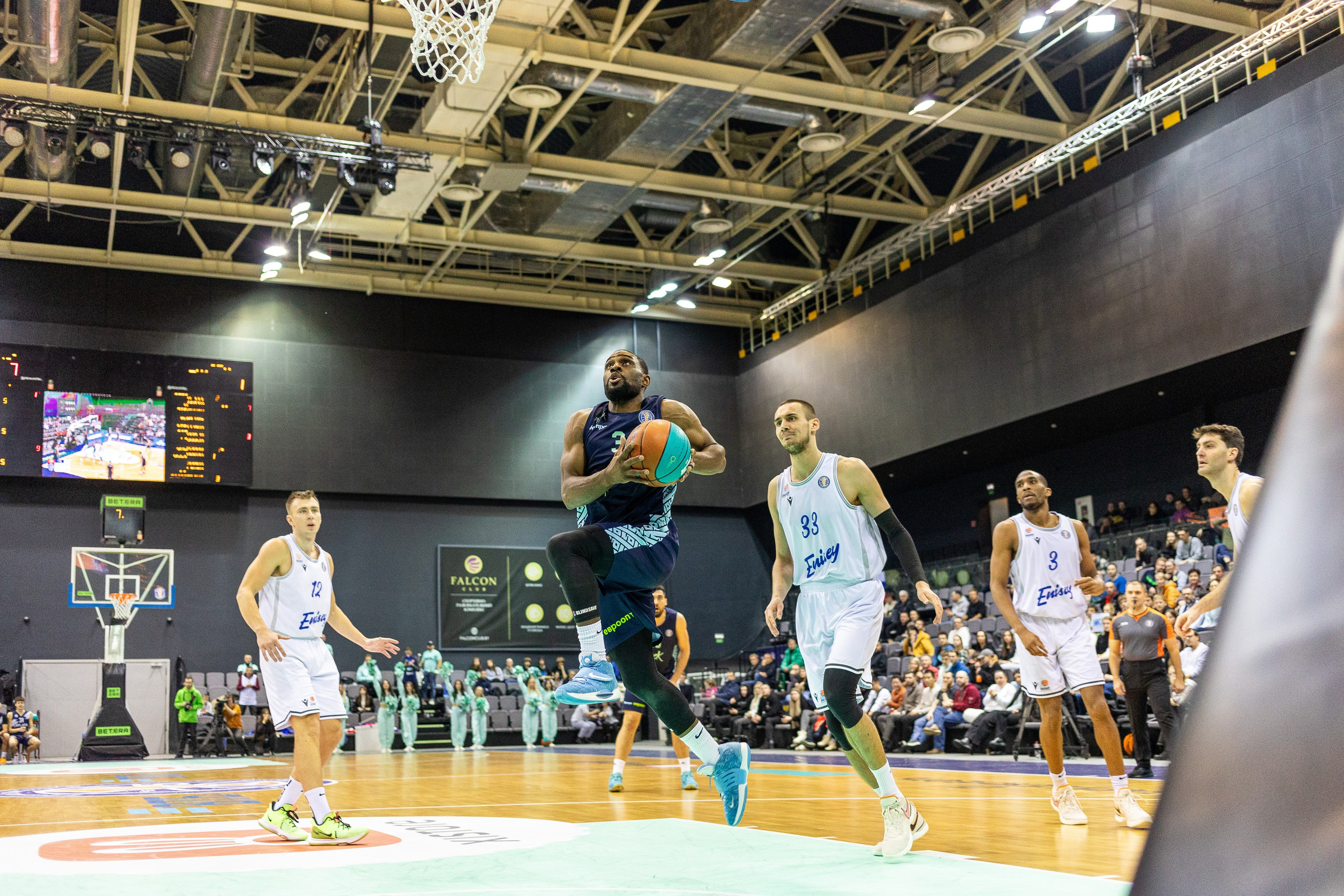 Баскетбол. Лучшие кадры. Минск — Енисей. 11.12.2023. Профессиональный интерьерный и репортажный фотограф Минск и РБ. Максим Орлов