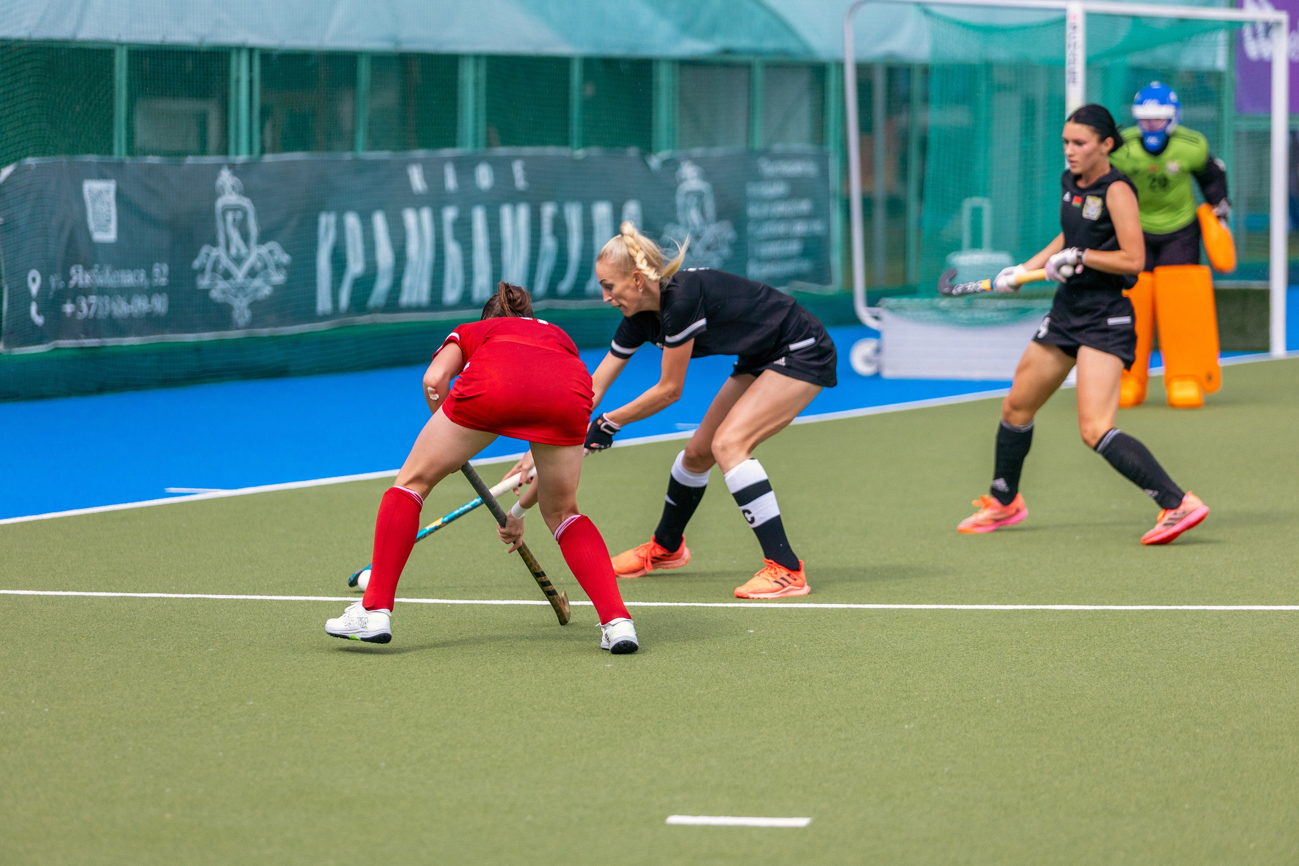 Хоккей на траве. Девушки. ХК Минск — ХК Виктория (Смолевичи) 10.06.2024. Профессиональный интерьерный и репортажный фотограф Минск и РБ. Максим Орлов