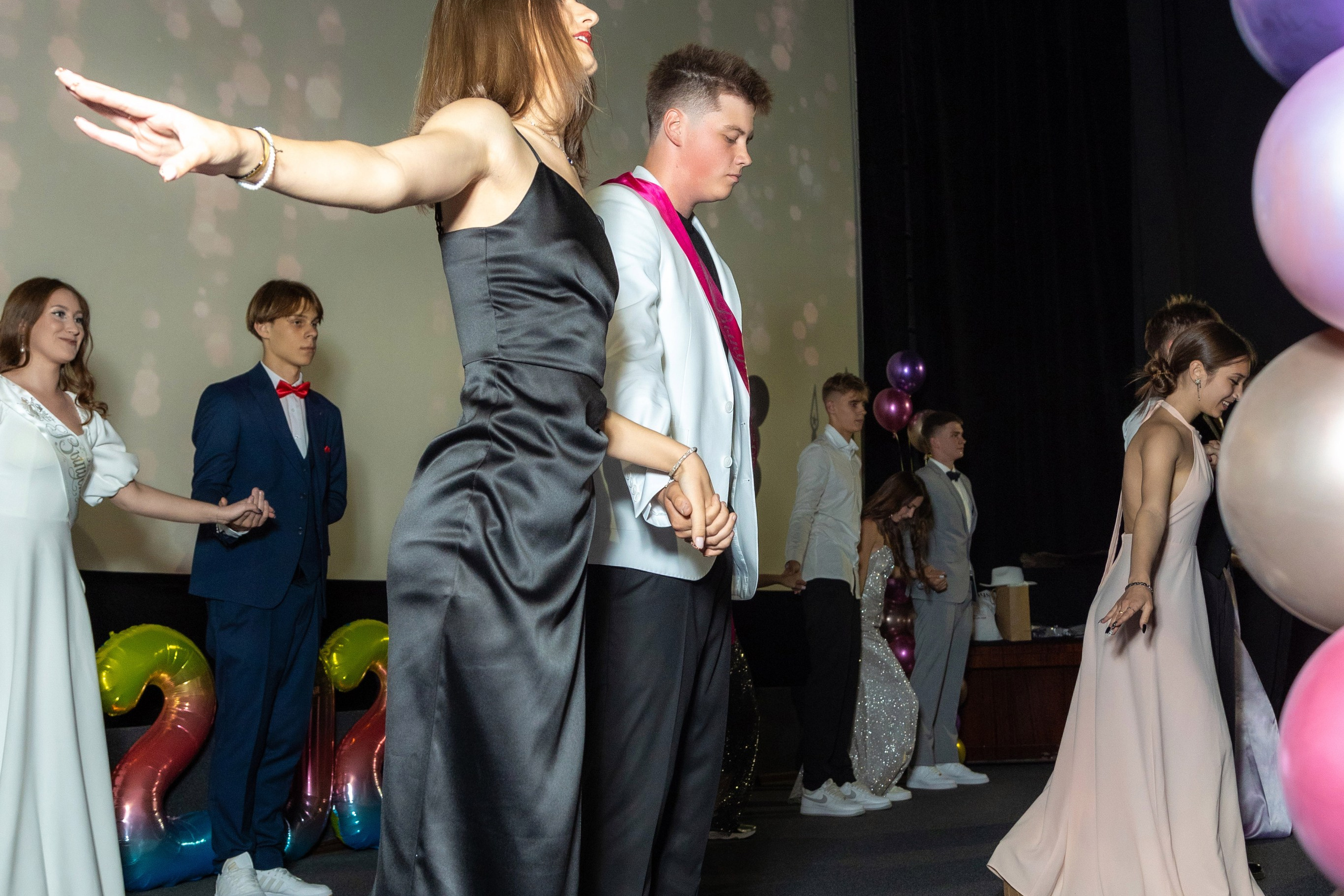 Вручение дипломов. 47 школа. Профессиональный интерьерный и репортажный фотограф Минск и РБ. Максим Орлов