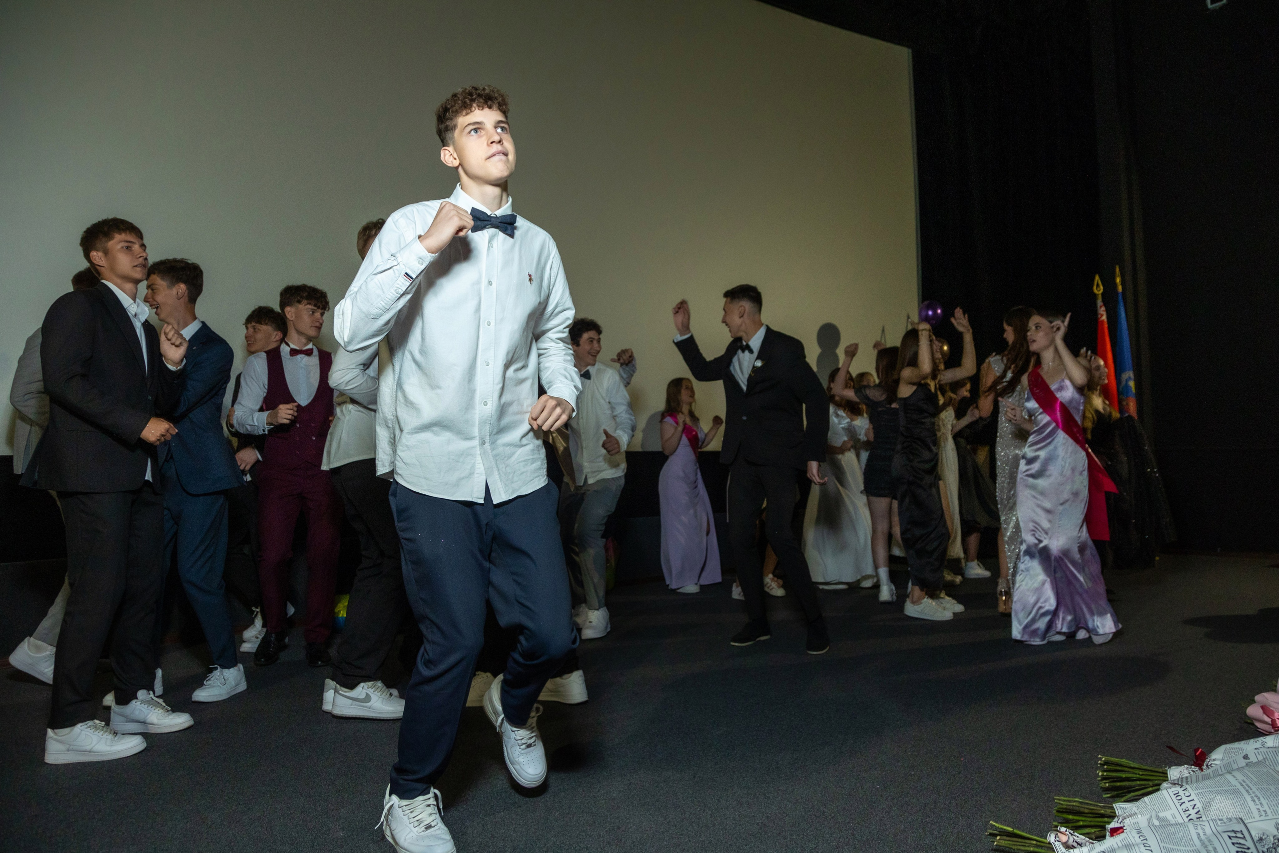 Вручение дипломов. 47 школа. Профессиональный интерьерный и репортажный фотограф Минск и РБ. Максим Орлов