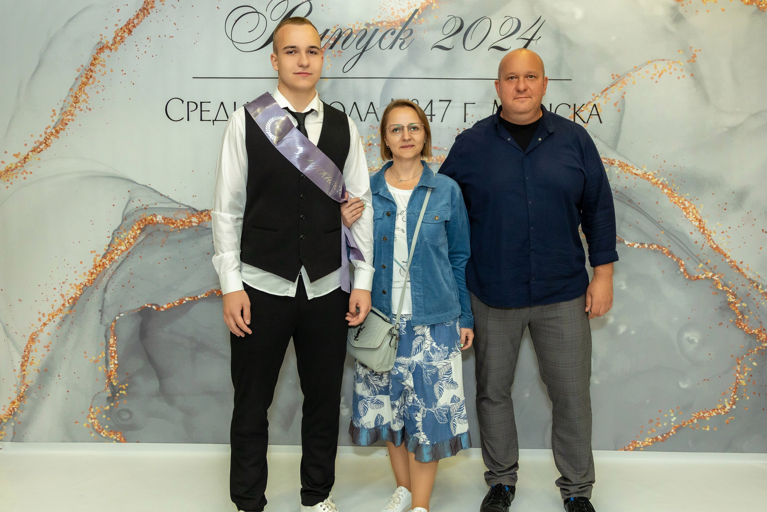 Вручение дипломов. 47 школа. Профессиональный интерьерный и репортажный фотограф Минск и РБ. Максим Орлов