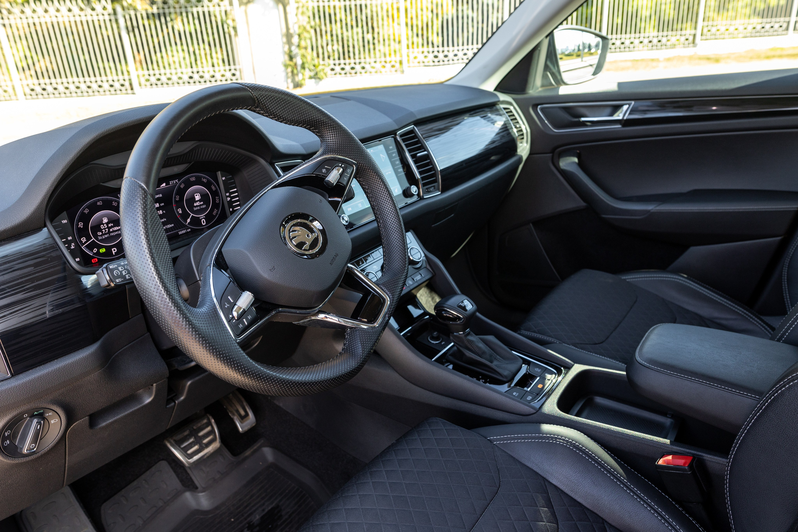 Skoda Kodiaq. Профессиональный интерьерный и репортажный фотограф Минск и РБ. Максим Орлов